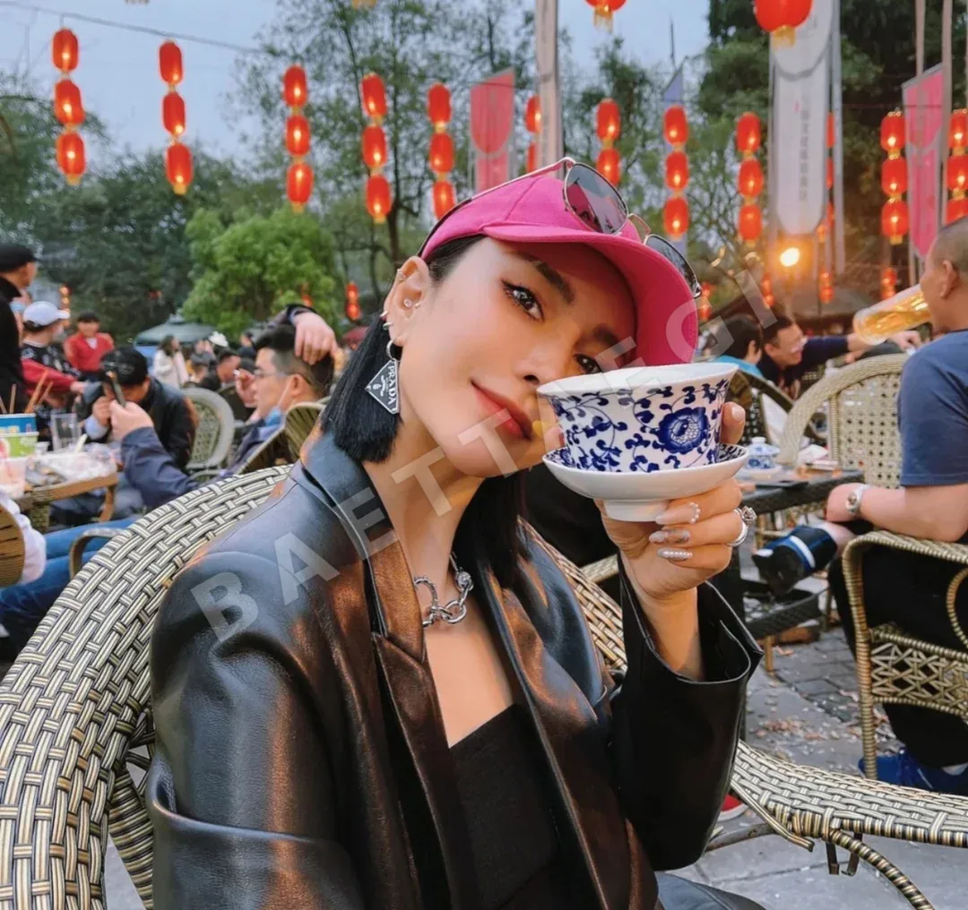 프라다 삼각형 귀걸이 상세 이미지 7