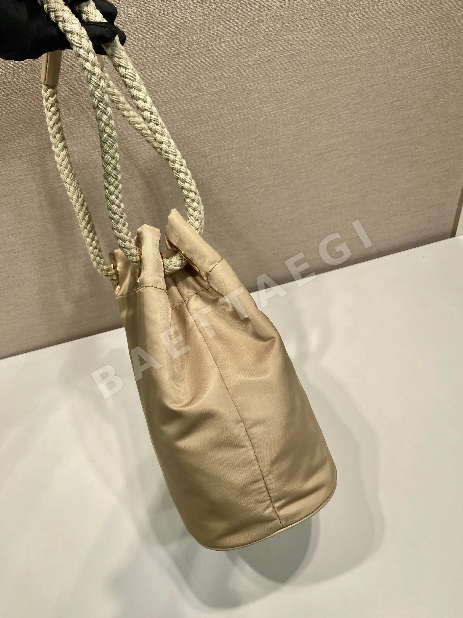 프라다 리나일론 버킷백 1BE082 상세 이미지 5