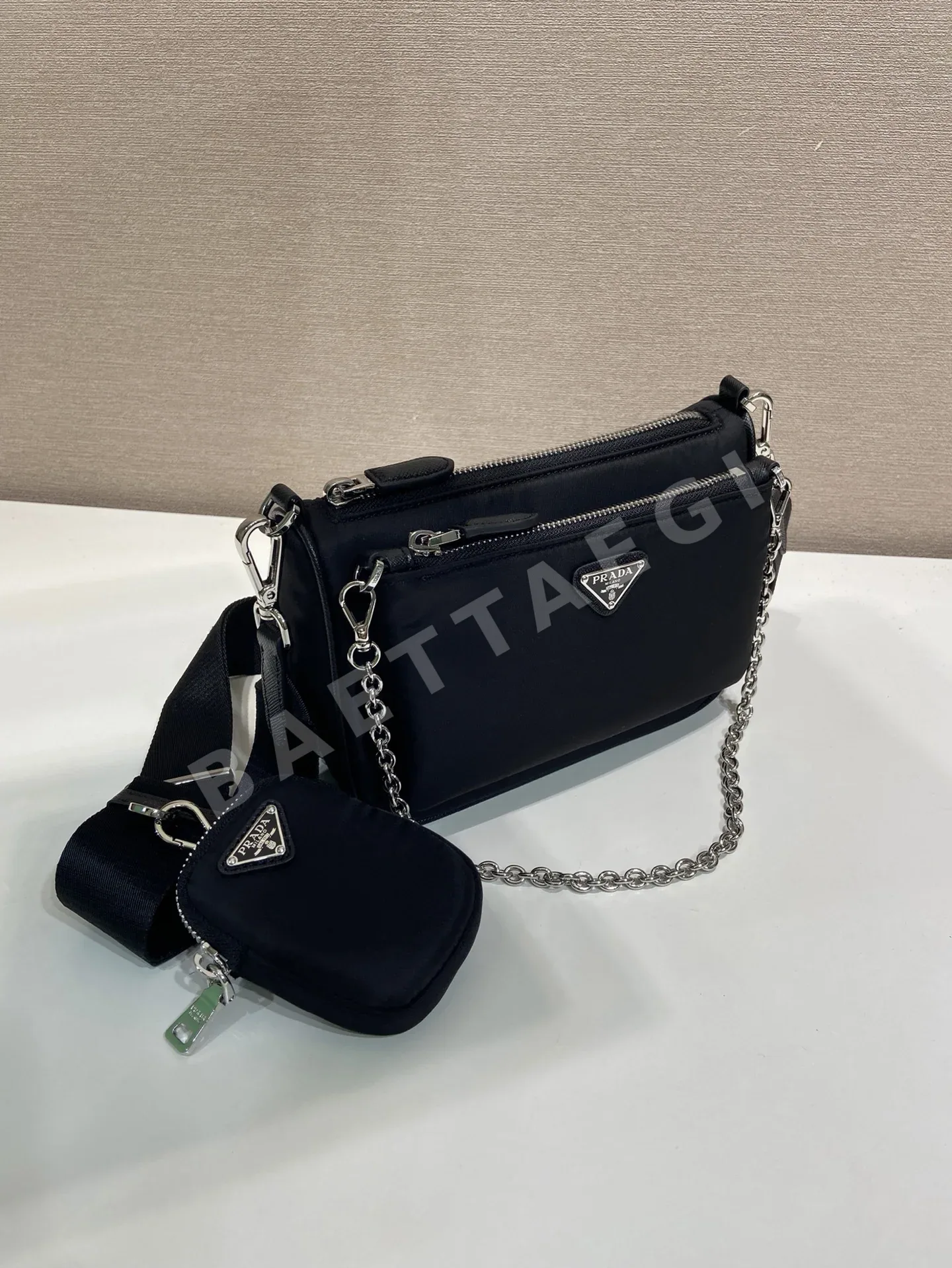 프라다 리사이클 나일론 숄더백 1BH230 상세 이미지 3