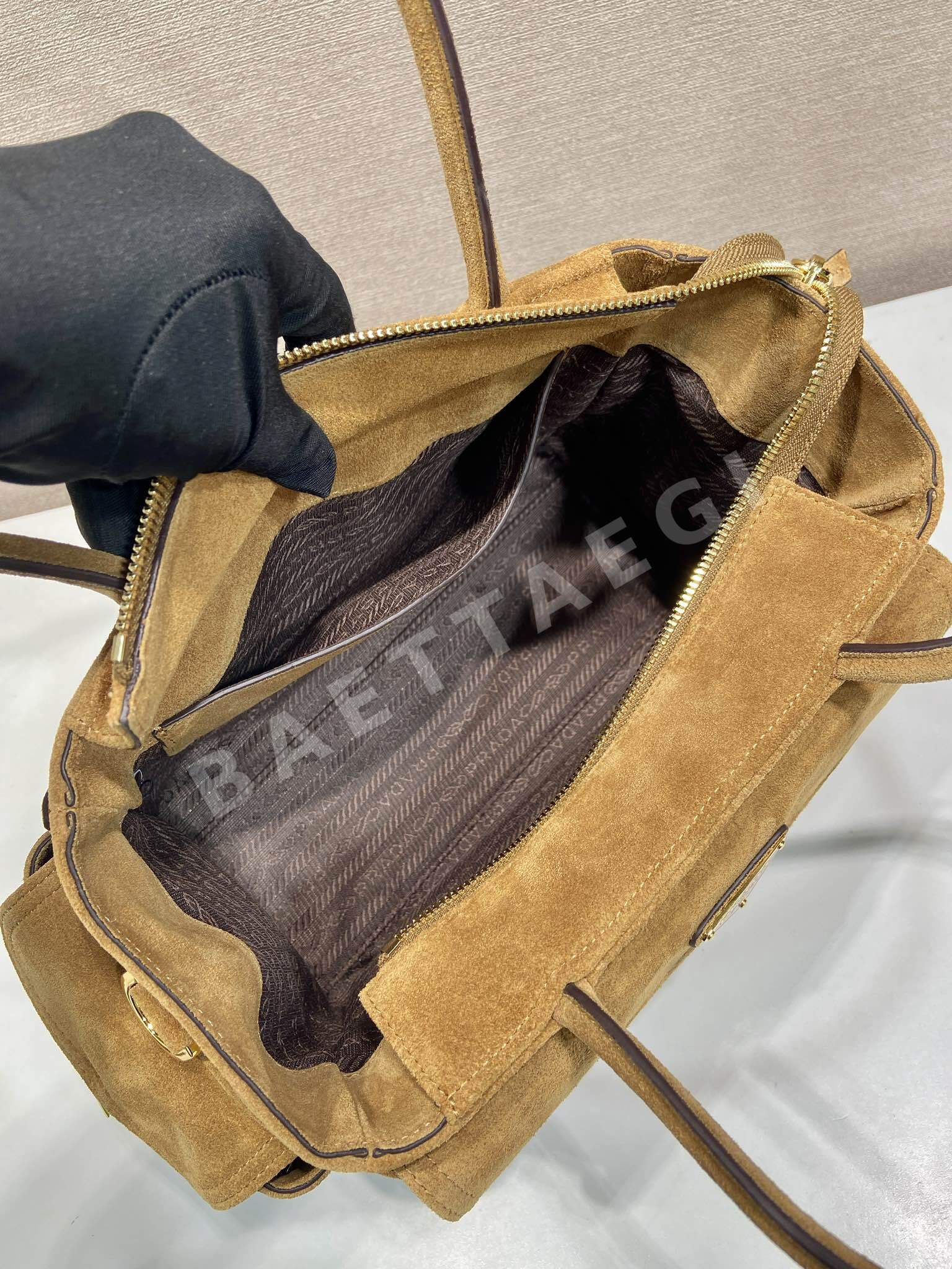 프라다 스웨이드 숄더백 1BG596 상세 이미지 8