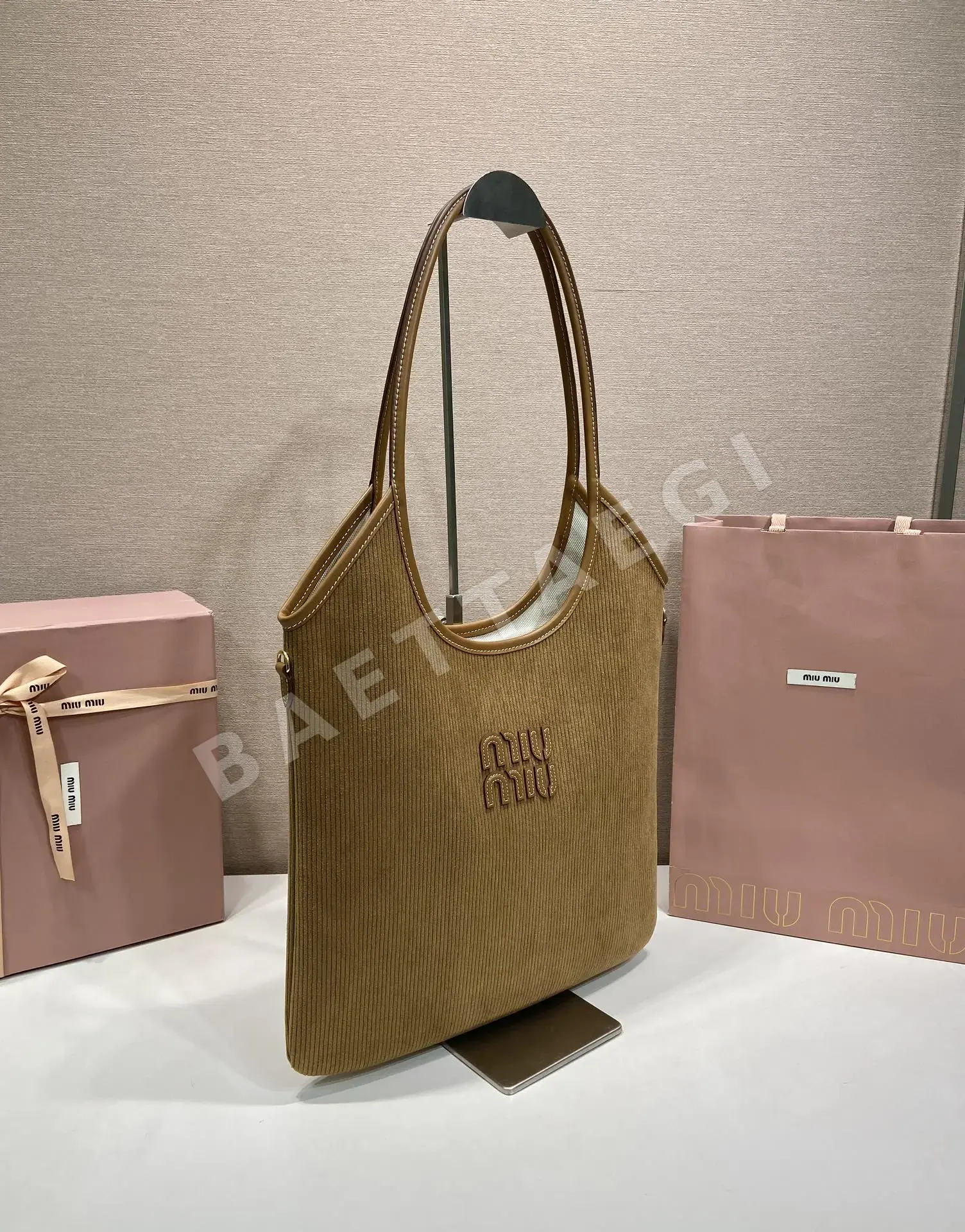 미우미우 코듀로이 토트백 5BG231 상세 이미지 2