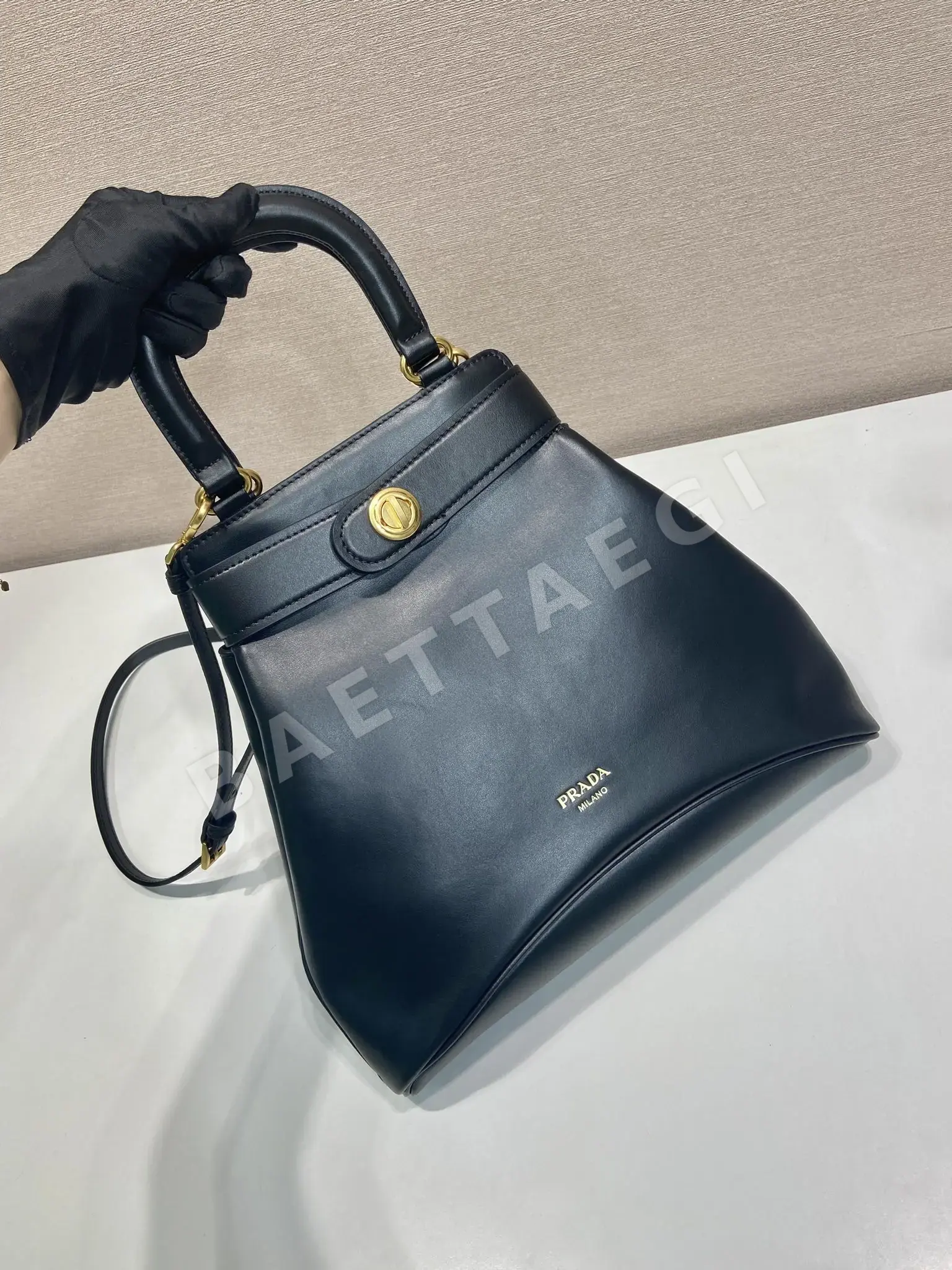 프라다 턴록 스트랩 카프스킨 핸드백 1BG567 상세 이미지 2