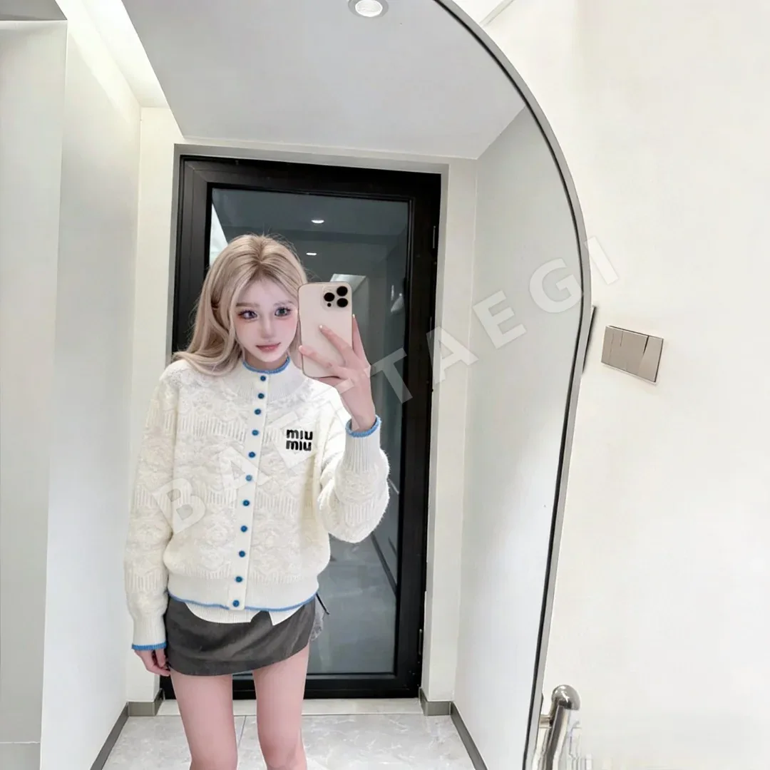 미우미우 로고 울 스탠드 카라 가디건 상세 이미지 3