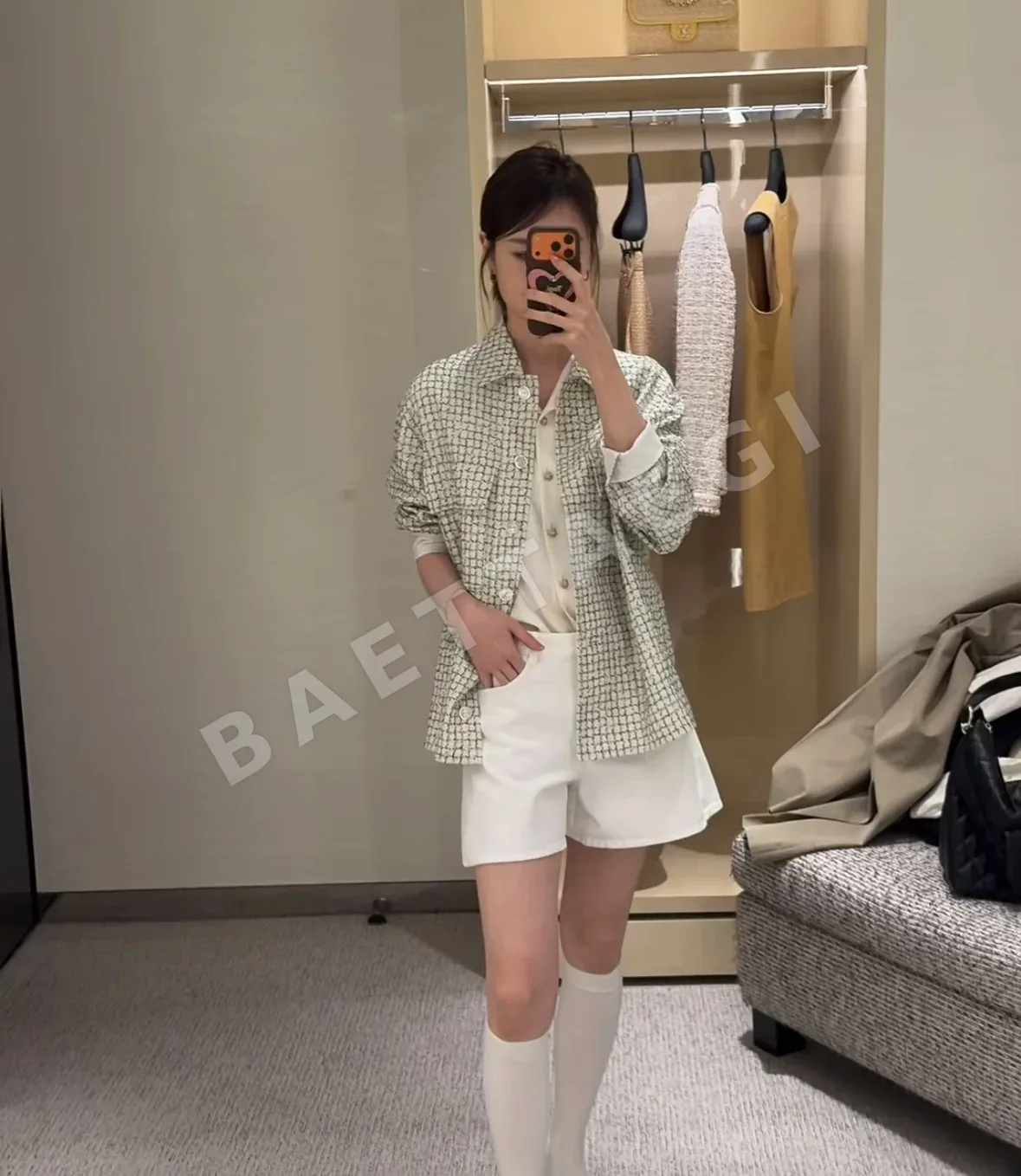 샤넬 오프 화이트 체크 트위드 셔츠 재킷 상세 이미지 2