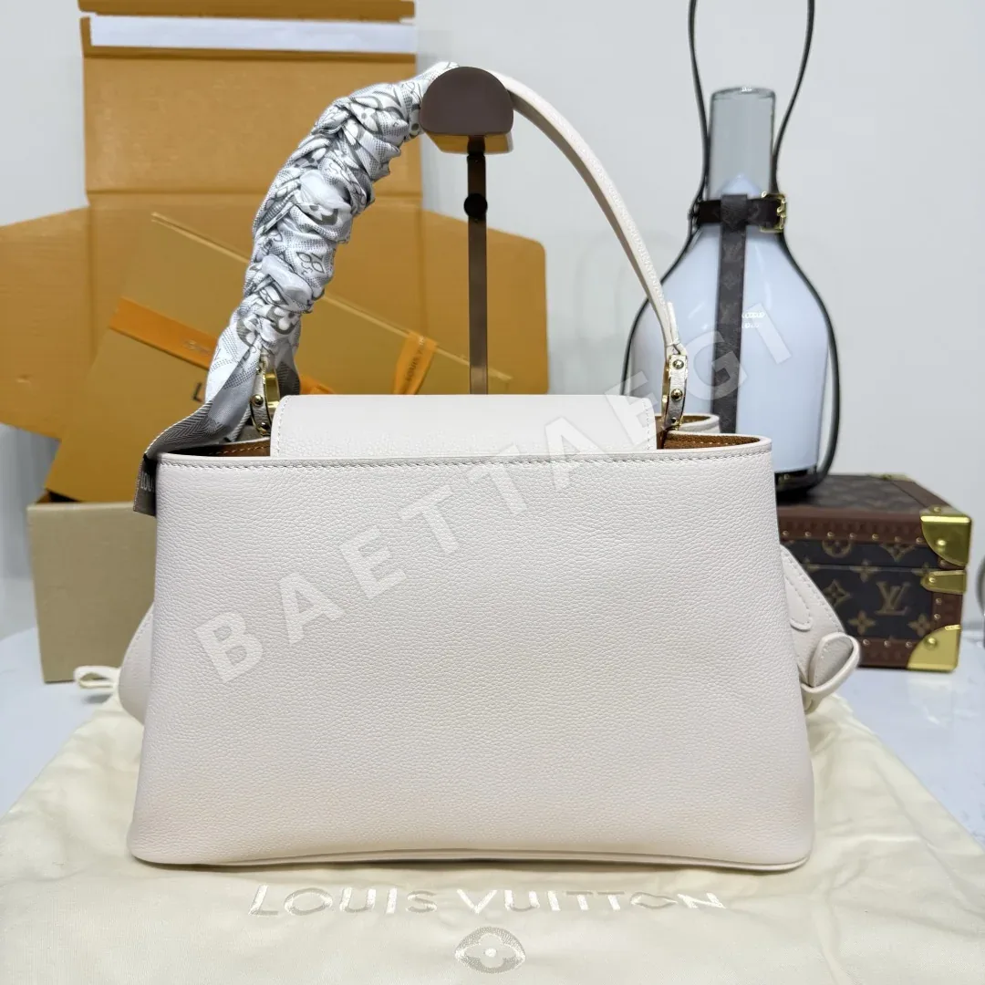 루이비통 카프시뉴 수플르 미디엄 핸드백 M14370 상세 이미지 3