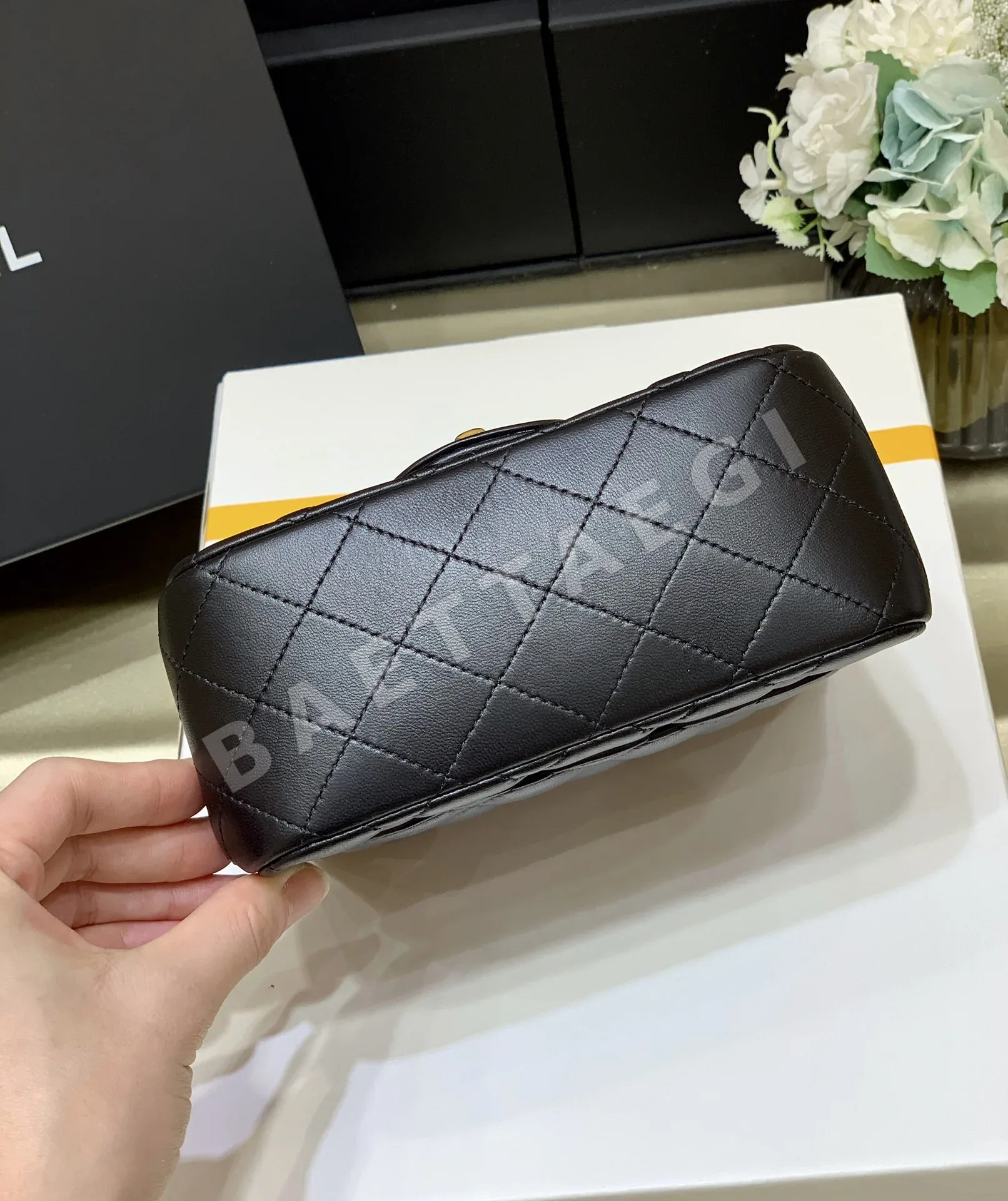 샤넬 카본파이버 클래식 플랩 백 A92993 상세 이미지 6