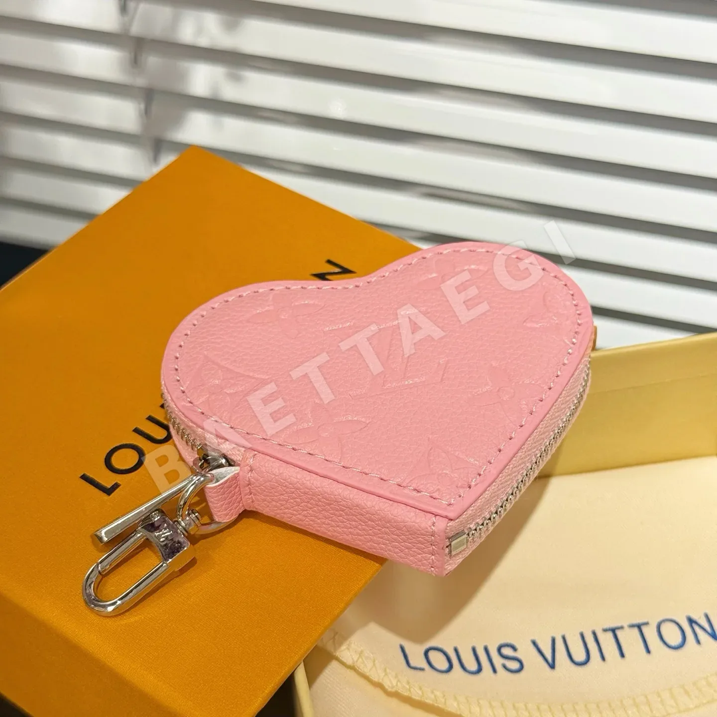 루이비통 LV 루이베어 하트 키링 상세 이미지 4