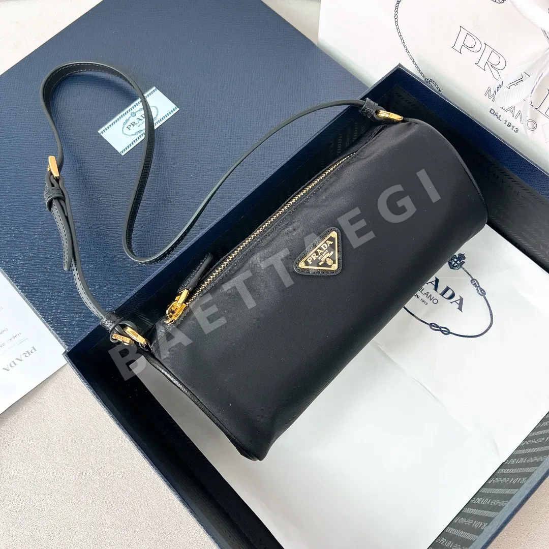 프라다 나일론 호보 바게트 백 1NE058