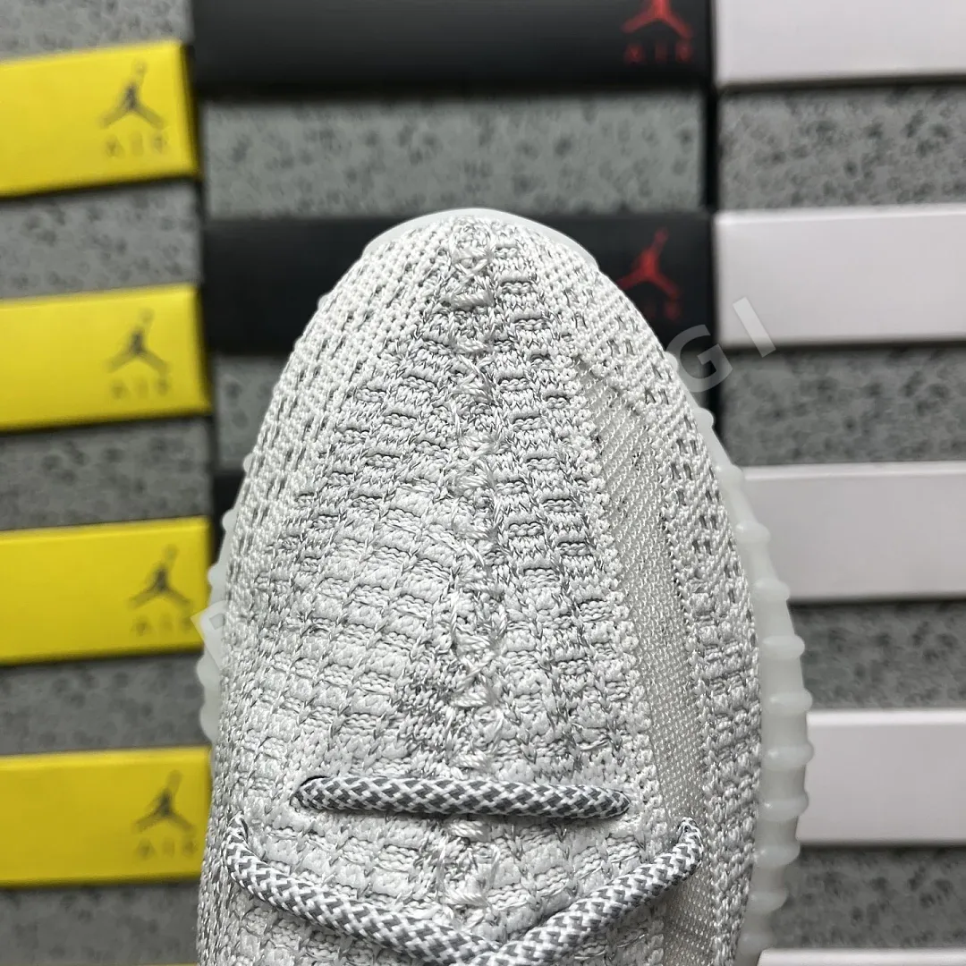 아디다스 [R] 이지 부스트 350 V2 EF2367 200726 Adidas Yeezy Boost 350 V2 상세 이미지 2