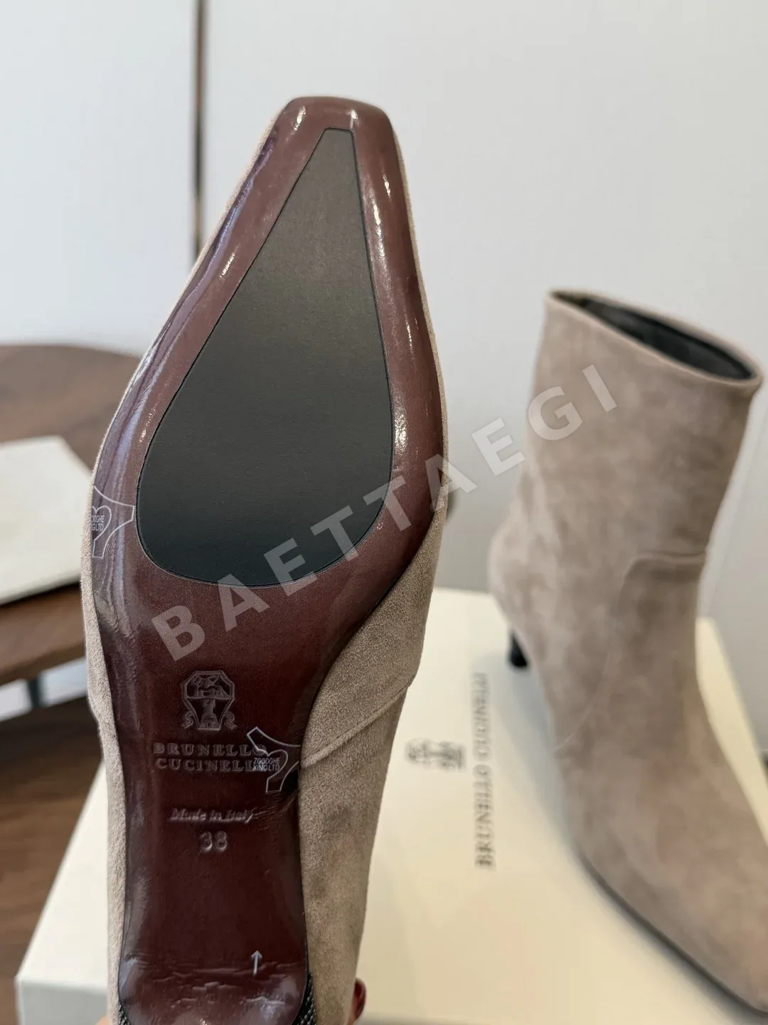 브루넬로쿠치넬리 스틸레토 힐 미드카프 부츠 상세 이미지 9