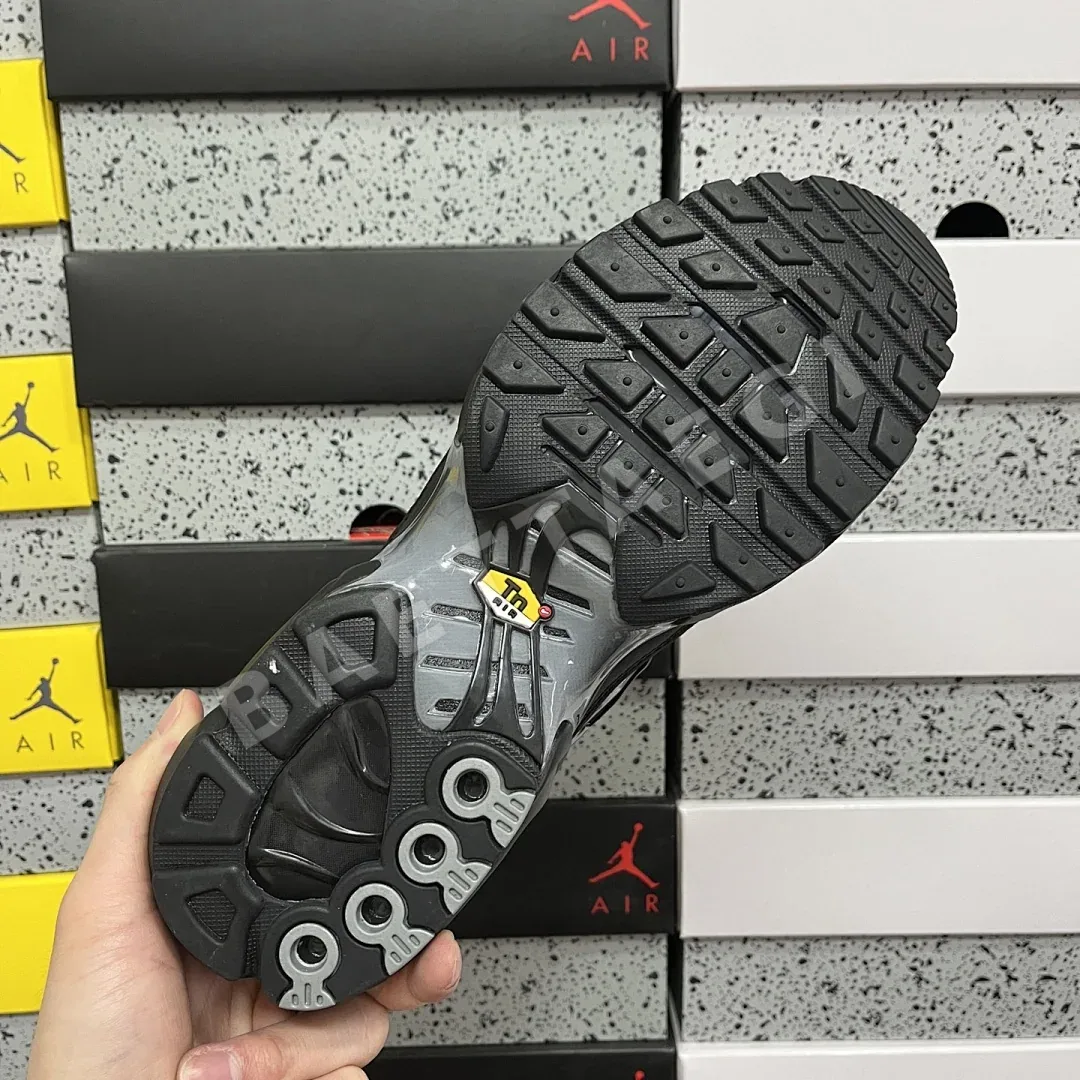 나이키 [DF] 에어 맥스 플러스 PSG IB2253-001 201079 Nike Air Max Plus PSG Paris 상세 이미지 3
