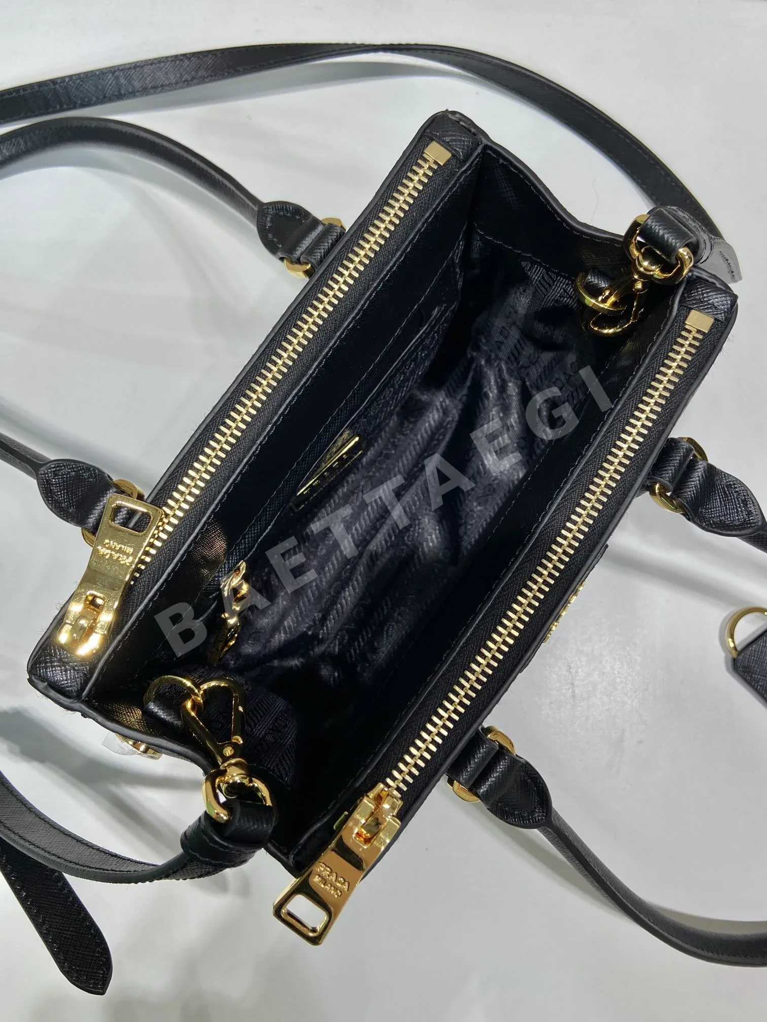 프라다 미니 롱 핸들 새첼 가방 1BA906 상세 이미지 8