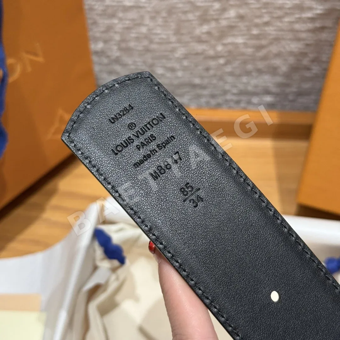 루이비통 스터드 가죽 남성 벨트 상세 이미지 9