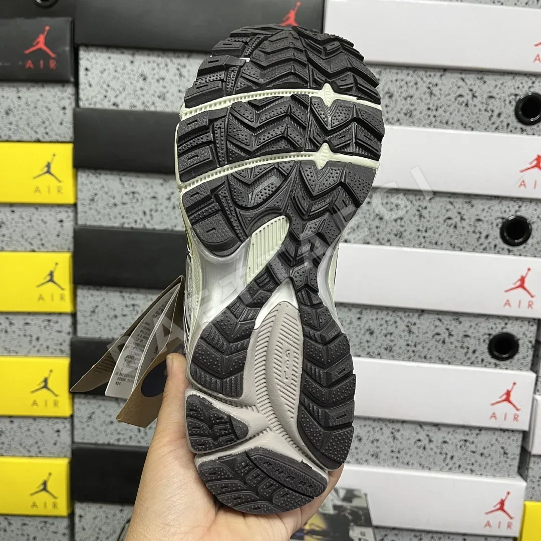 아식스 [XY] 젤 카하나 8 1012B634-020 200352 Asics Gel-Kahana 8 상세 이미지 4