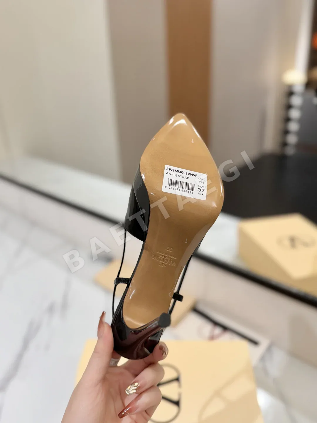 발렌티노 V 버클 메탈릭 샌들 하이힐 상세 이미지 9