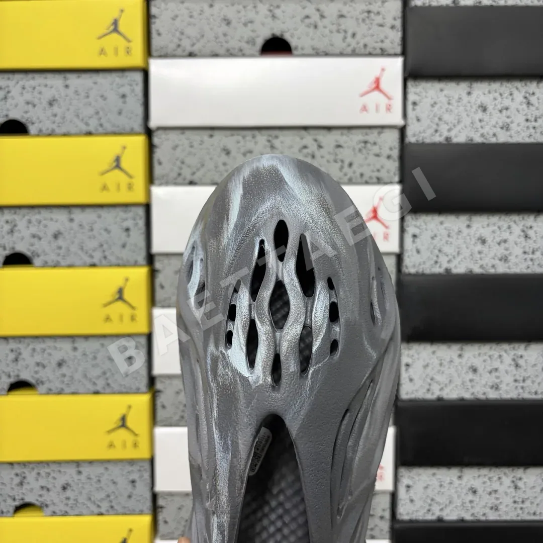 아디다스 [LW] 이지 폼 RNR MX IE4931 200635 Adidas Yeezy Foam RNR MX Granite 상세 이미지 2