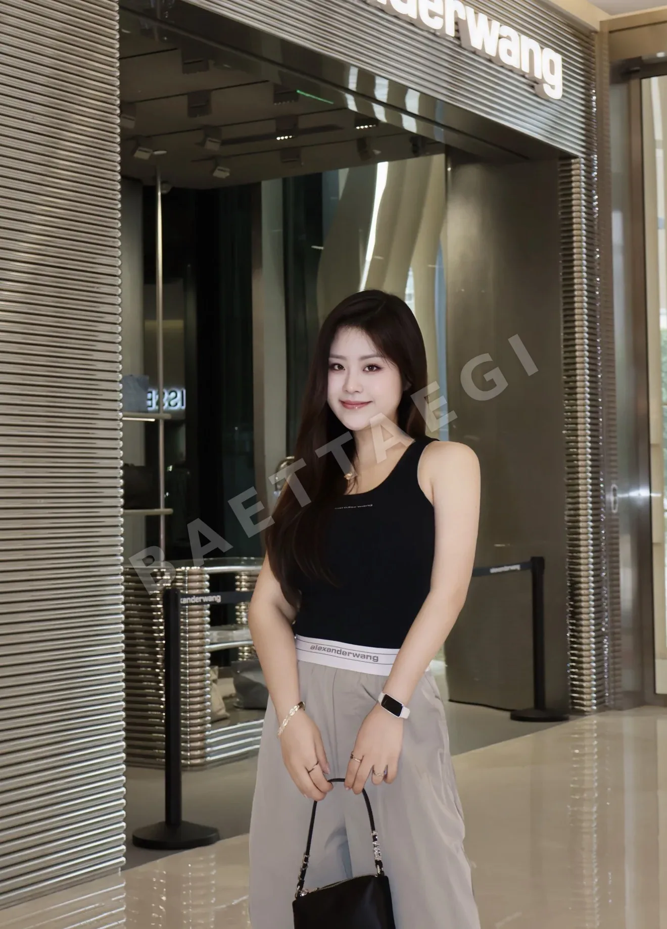 알렉산더왕 여성 슬림핏 U넥 반팔 티셔츠 상세 이미지 10