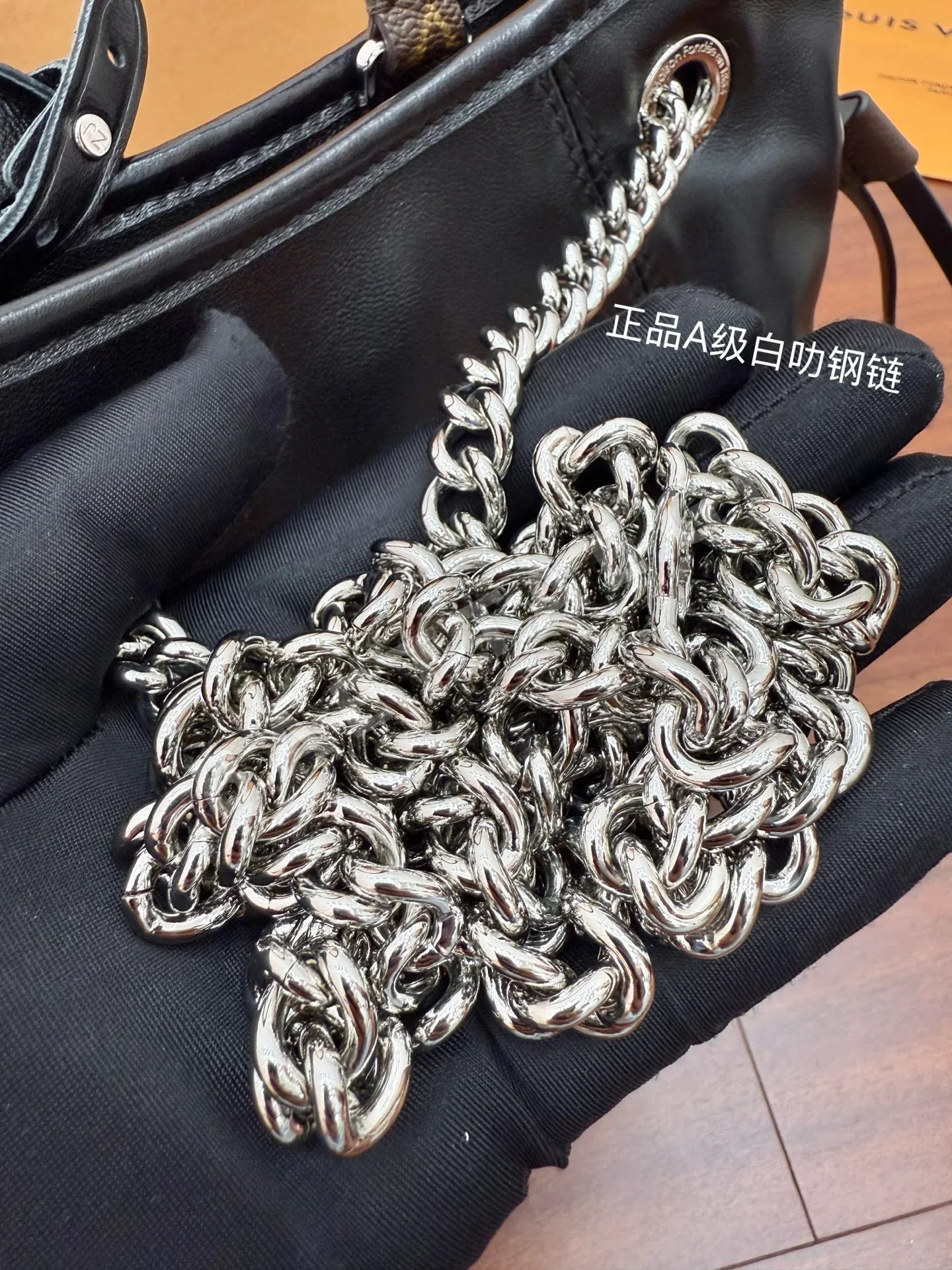 루이비통 M25522 가방 상세 이미지 4