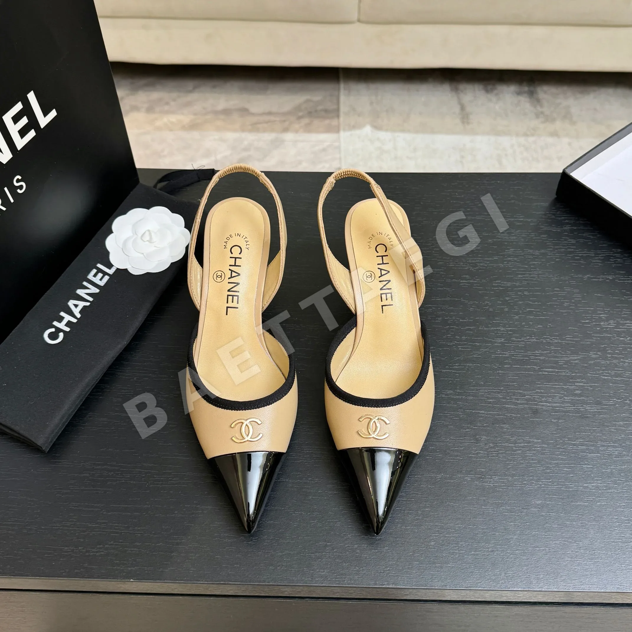 샤넬 26C 더블 C 포인티드 팁 키튼힐 오픈백 샌들 98434