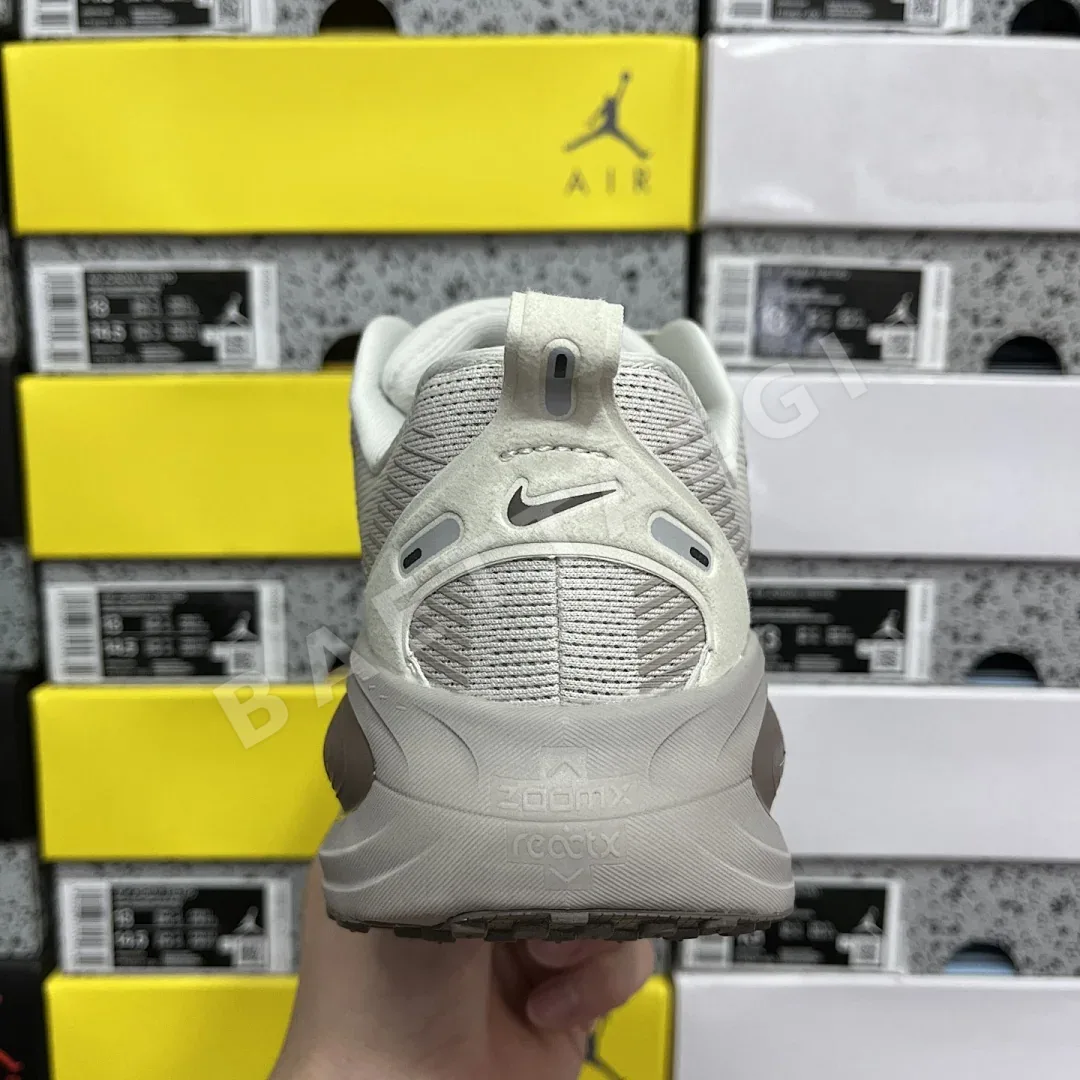 나이키 줌 보메로 18 HM6804-003 201107 Nike Zoom Vomero 18 상세 이미지 6