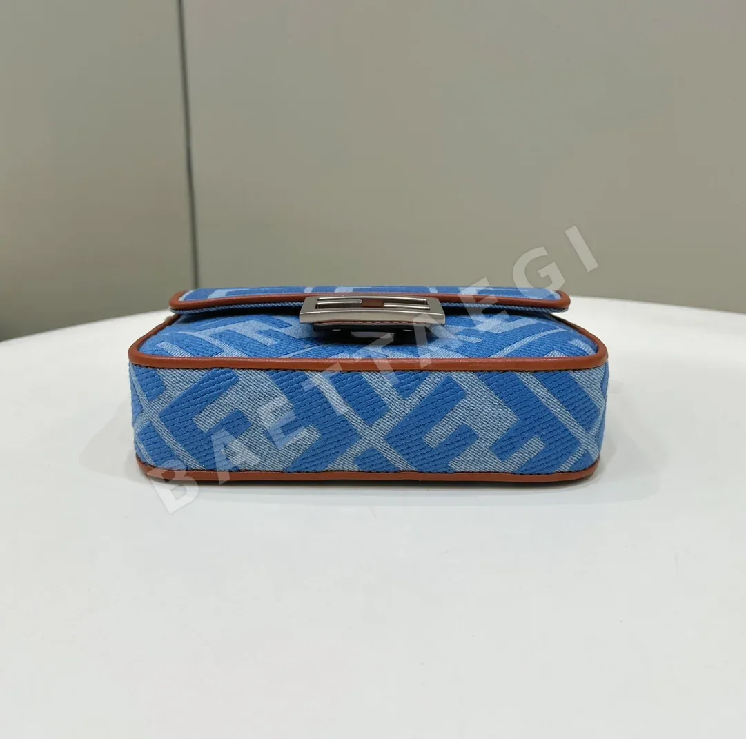 펜디 3D 자수 캔버스 숄더백 상세 이미지 4