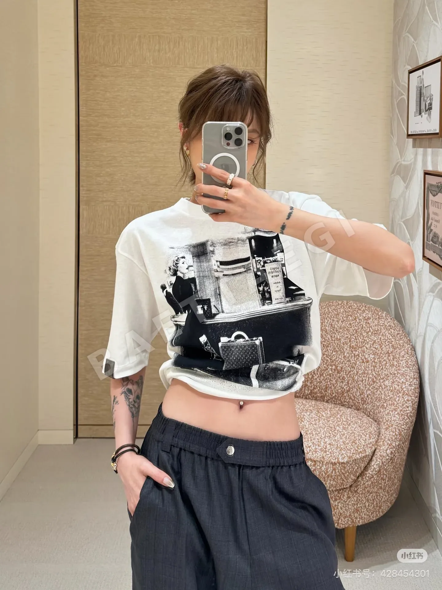 루이비통 여행 가방 프린트 여성 반팔 티셔츠 상세 이미지 5