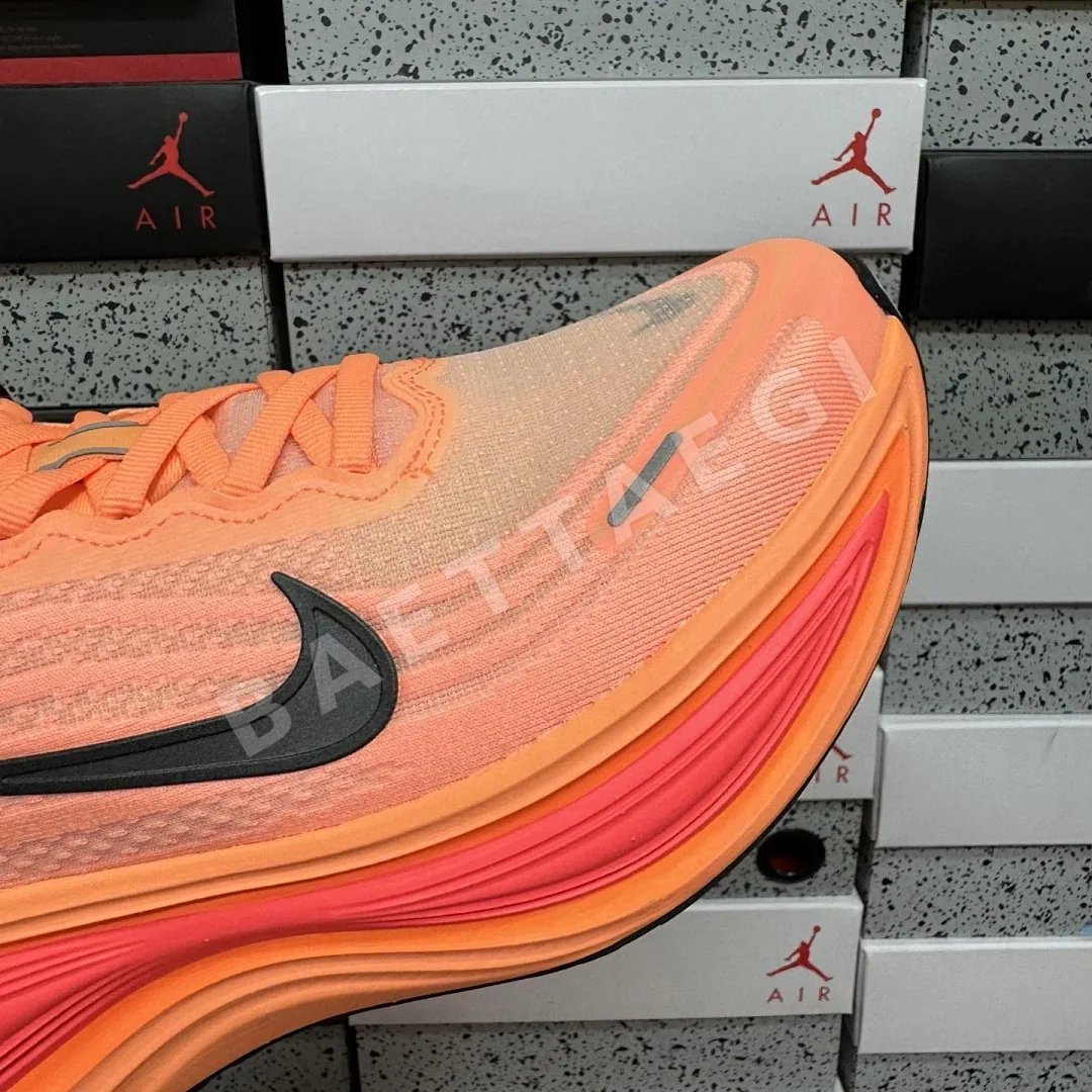 나이키 줌 보메로 18 HV8150-801 201119 Nike Zoom Vomero 18 상세 이미지 2