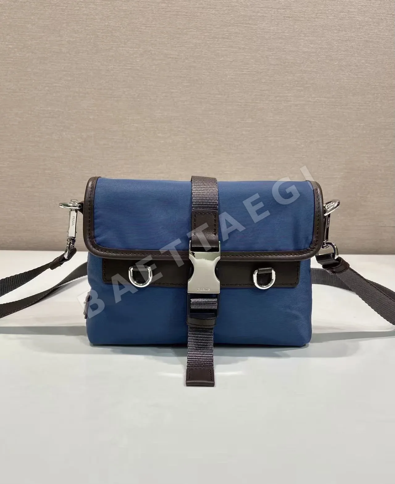 프라다 리나일론 스마트폰 가방 2ZT071