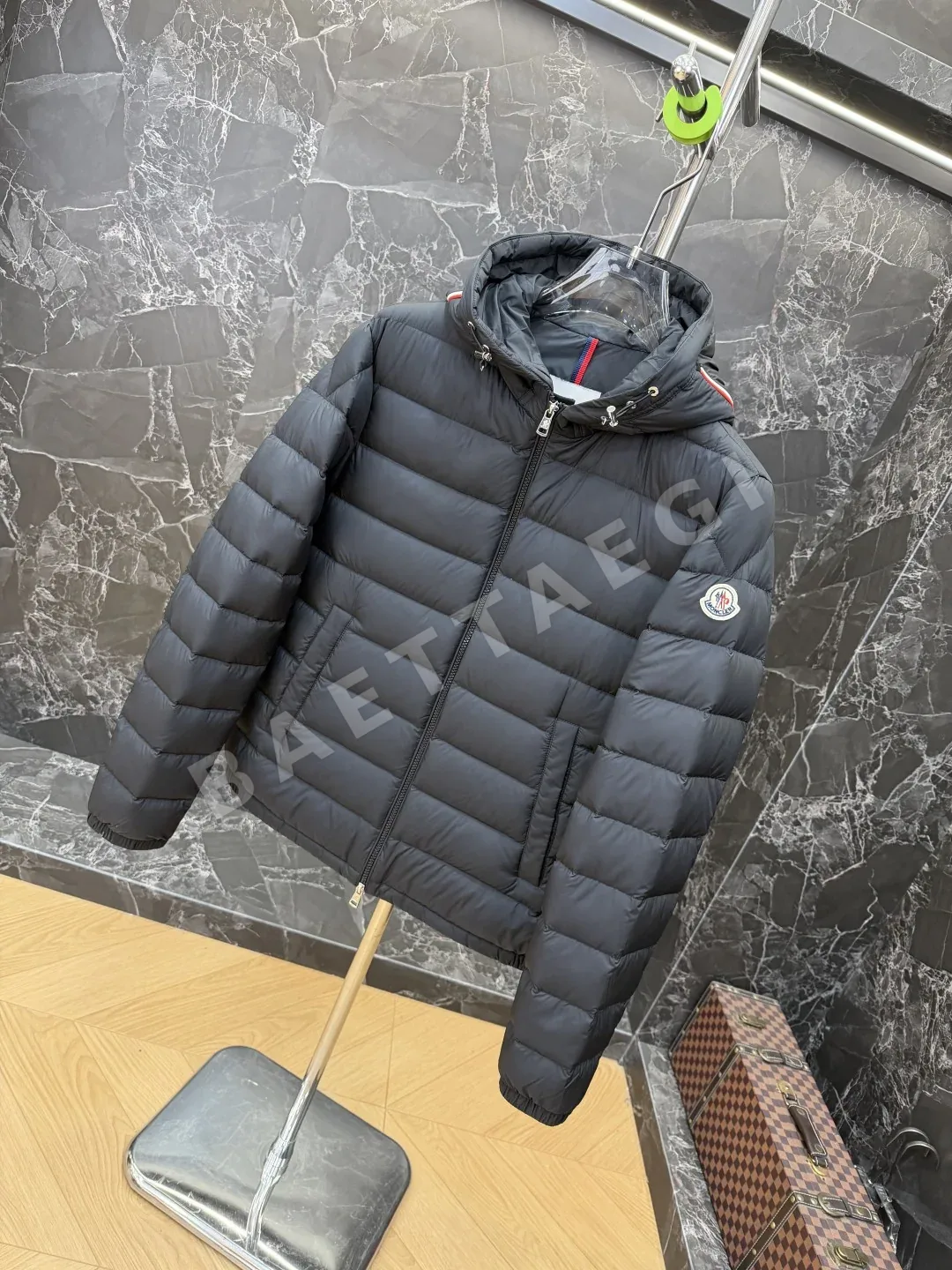 몽클레르 남성 다운 패딩 재킷 상세 이미지 2