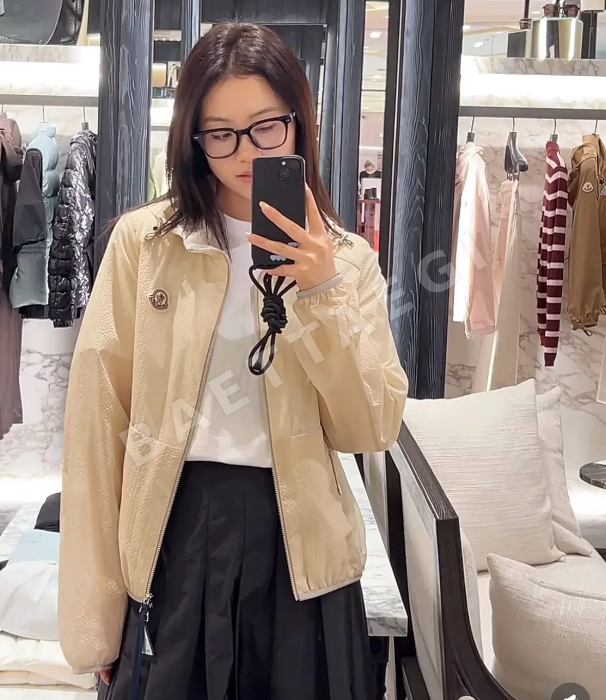 몽클레르 후드 크롭 자켓 여성용 상세 이미지 2