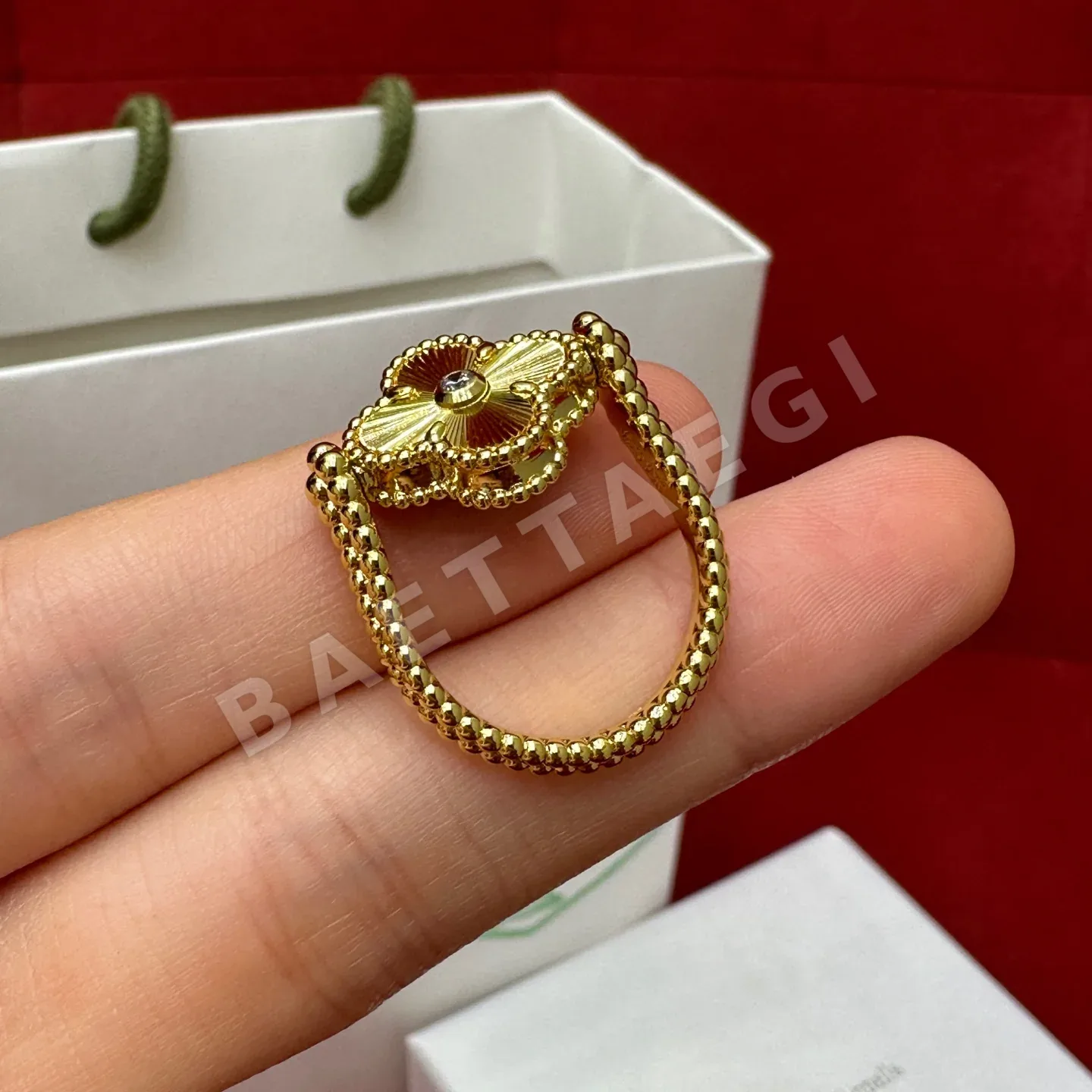 반클리프앤아펠 알함브라 리버시블 18K 골드 도금 반지 상세 이미지 4