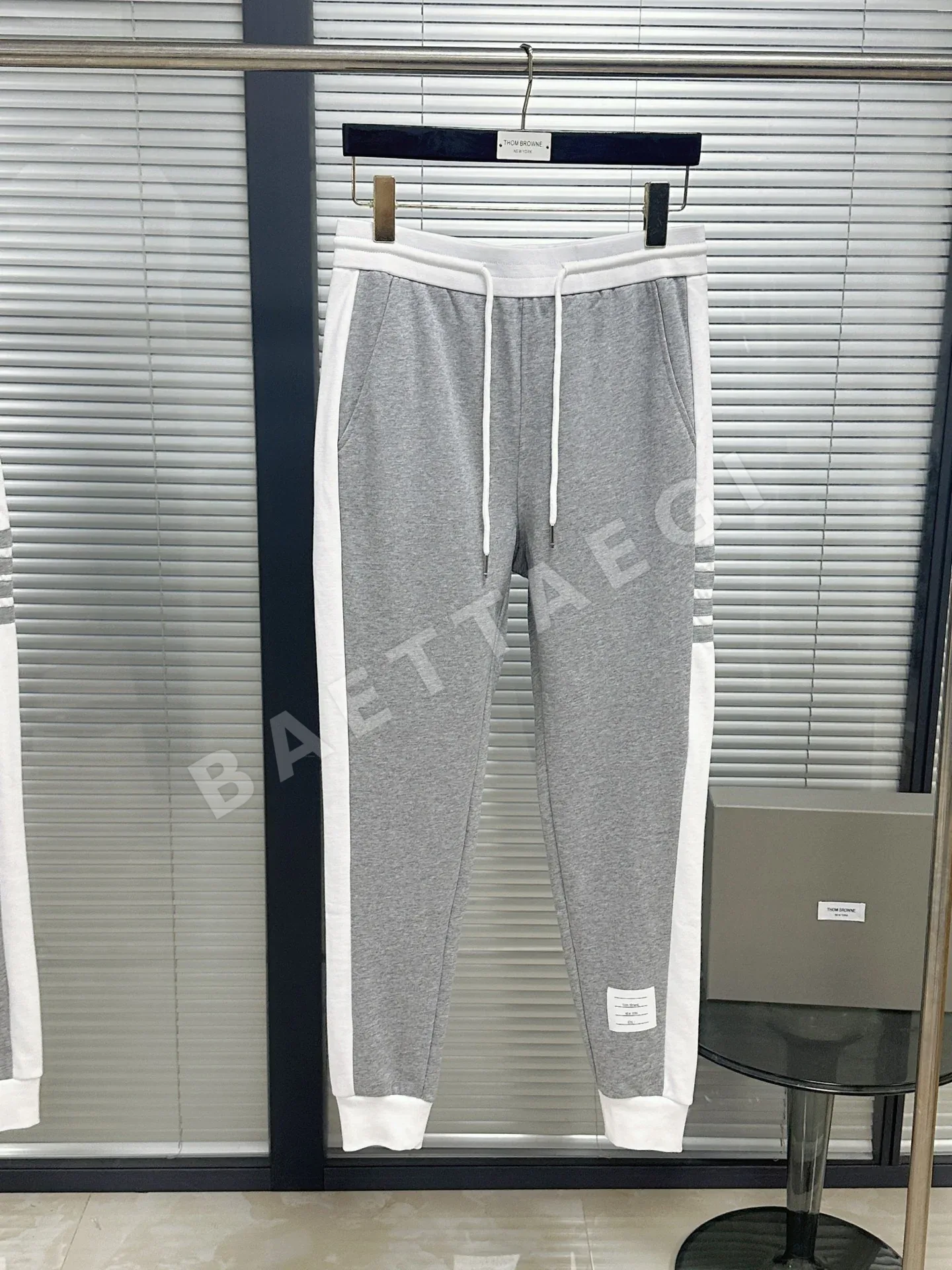톰브라운 남성 바지 142955 Thom Browne Pants 상세 이미지 2