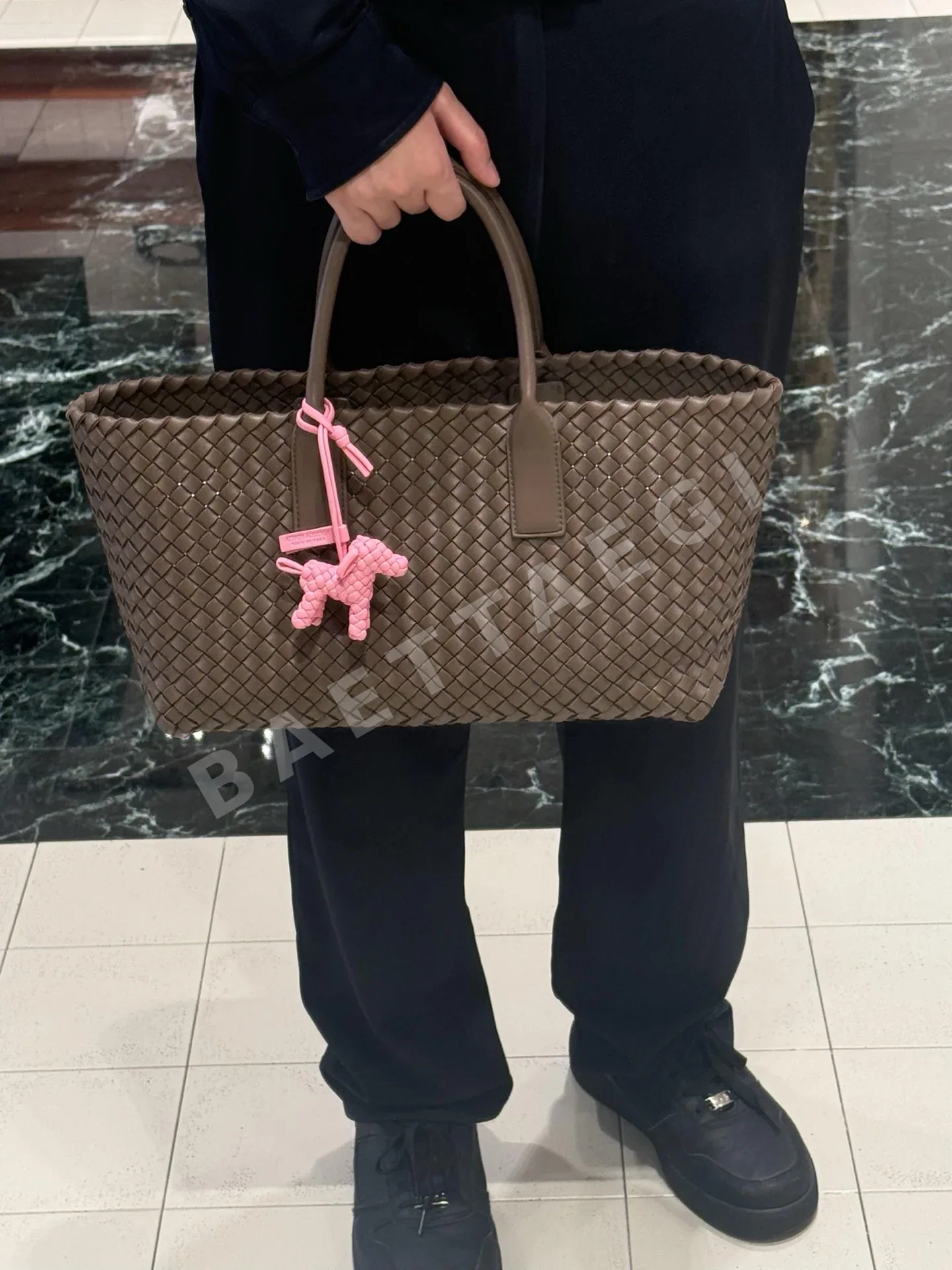 보테가베네타 램스킨 직조 강아지 키링 상세 이미지 4