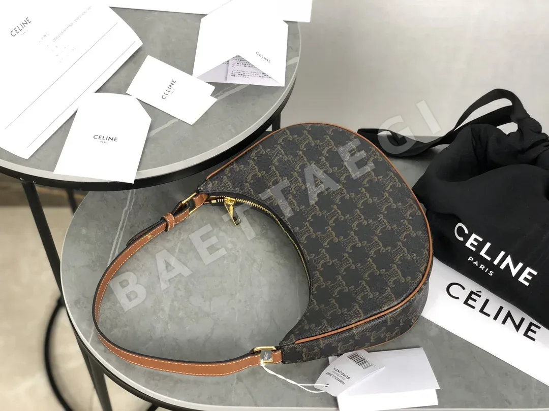 셀린느 개선문 모노그램 언더암백 상세 이미지 5