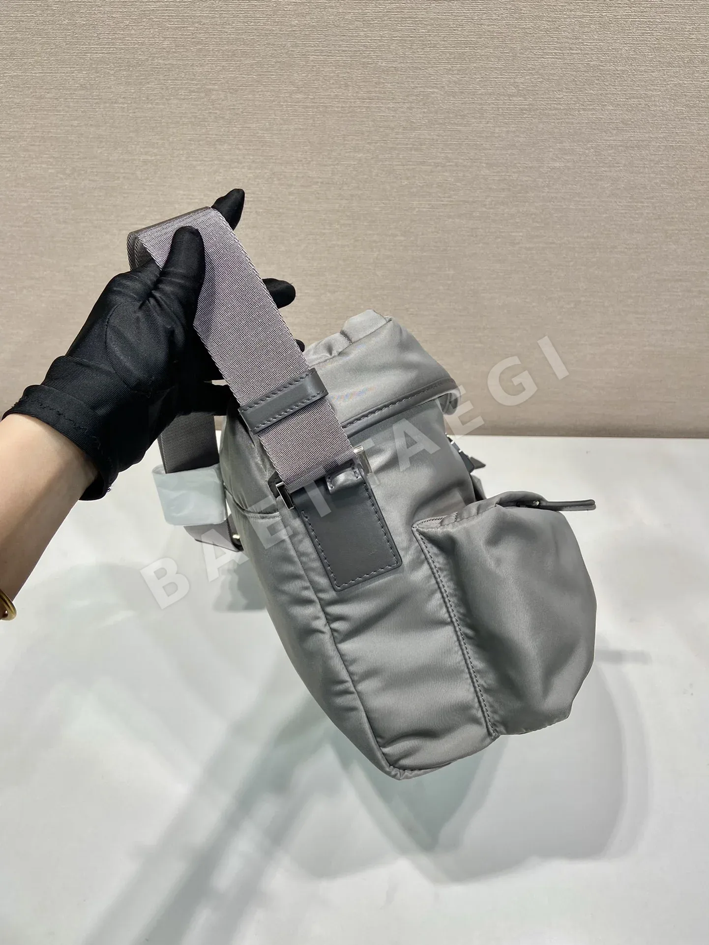 프라다 나일론 크로스보디백 2VD062 상세 이미지 3