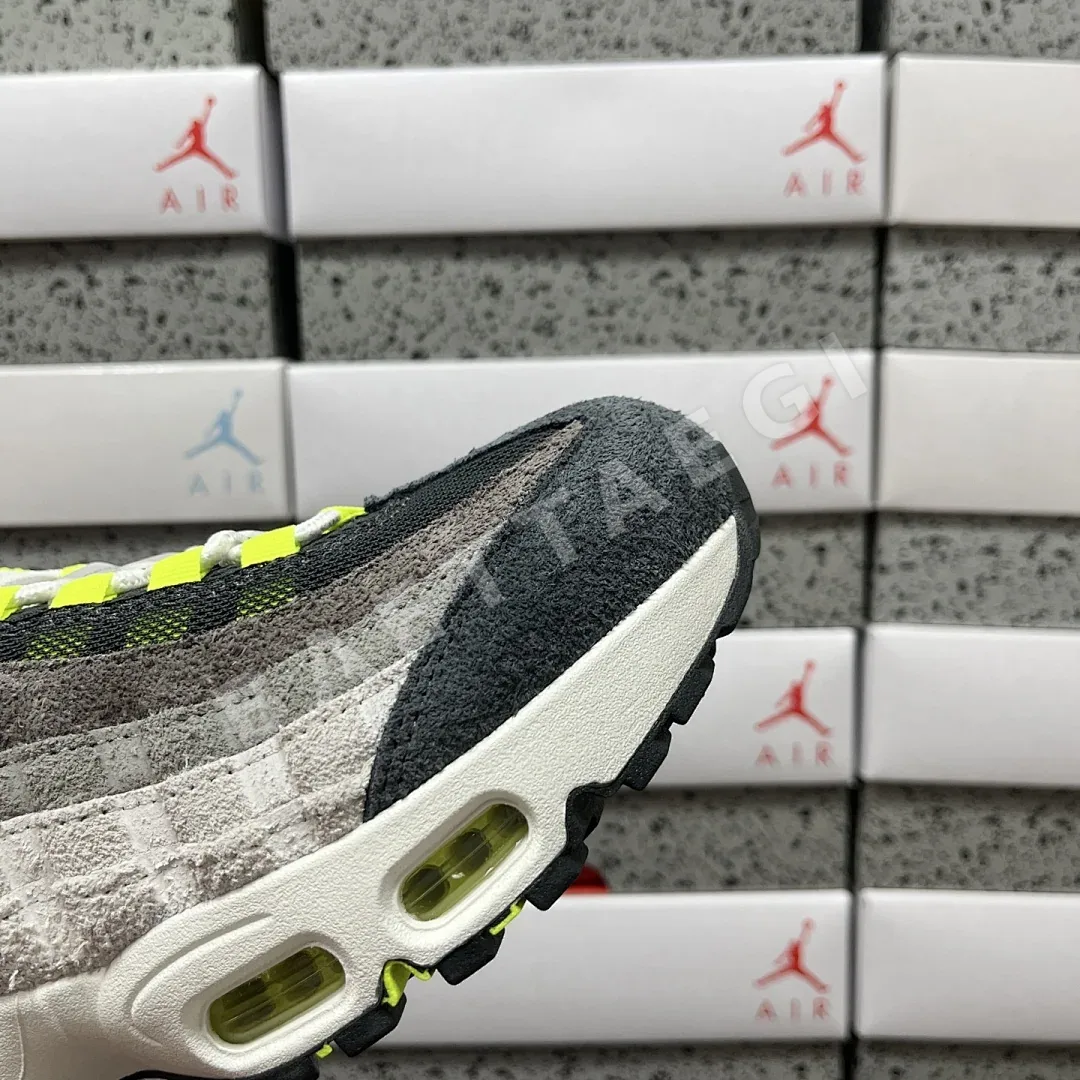 나이키 [GX] 에어 맥스 95 OG 블랙 그레이 HM4738-001 201221 Nike Air Max 95 OG Reverse 상세 이미지 6