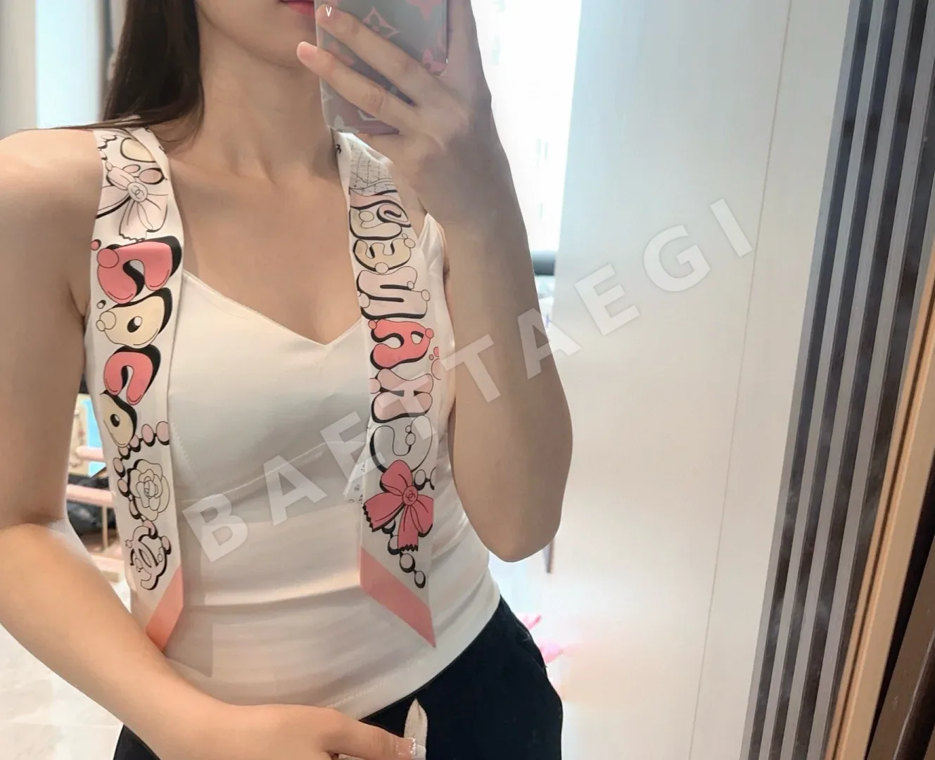 샤넬 만화풍 레터 실크 트윌리 스카프 상세 이미지 1
