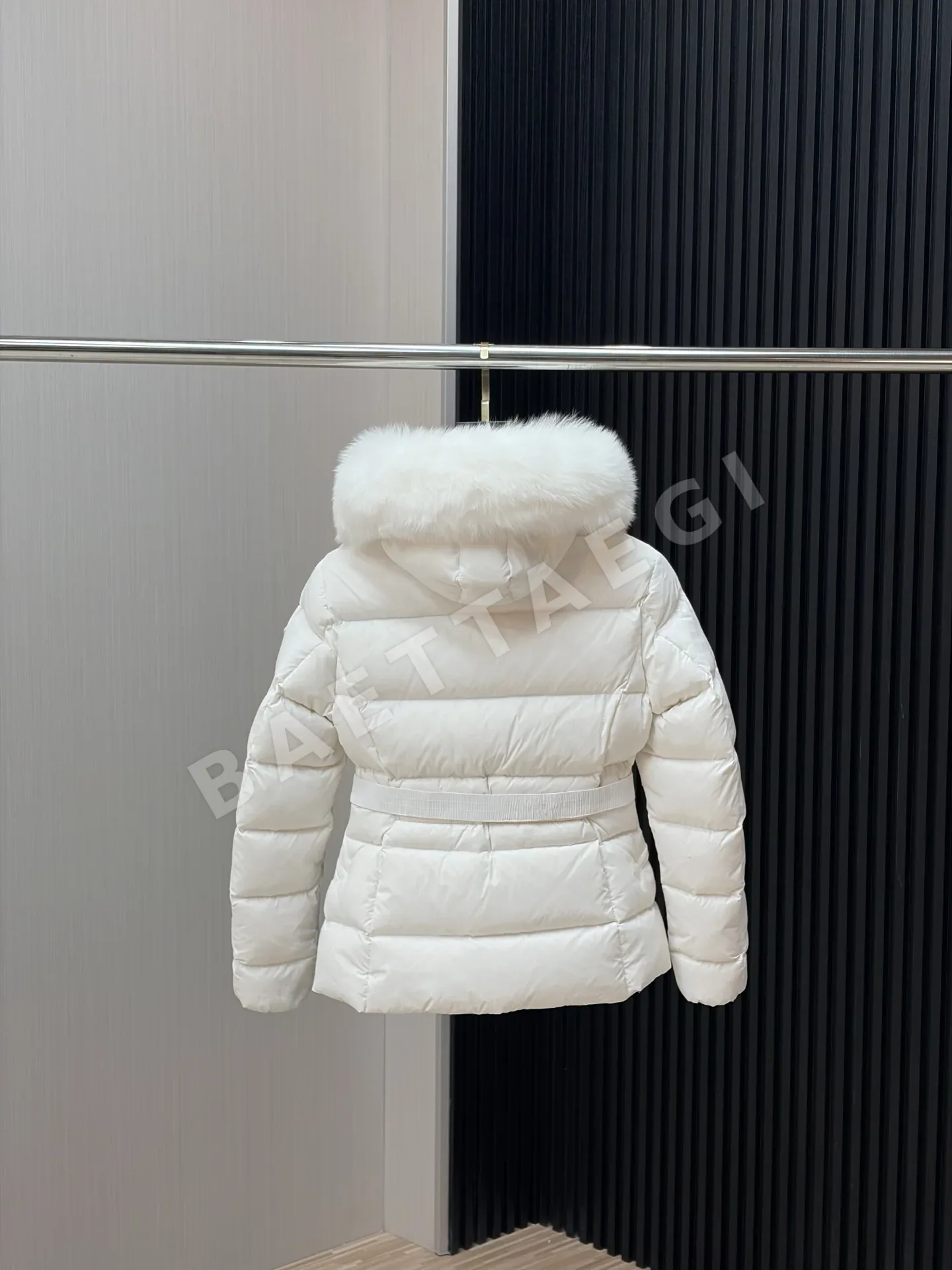 몽클레르 보에드 여성 구스 다운 패딩 상세 이미지 5