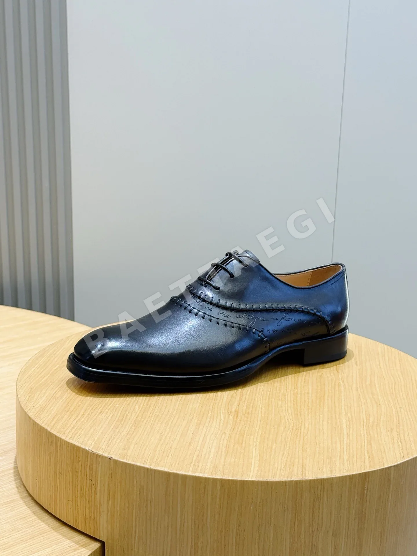 벨루티 로퍼 소가죽 상세 이미지 2