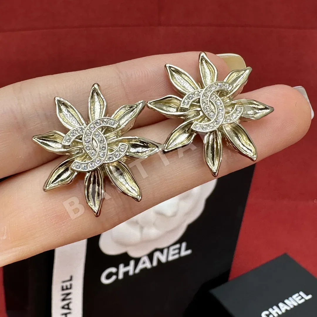 샤넬 해바라기 모티프 더블 C 귀걸이 178069