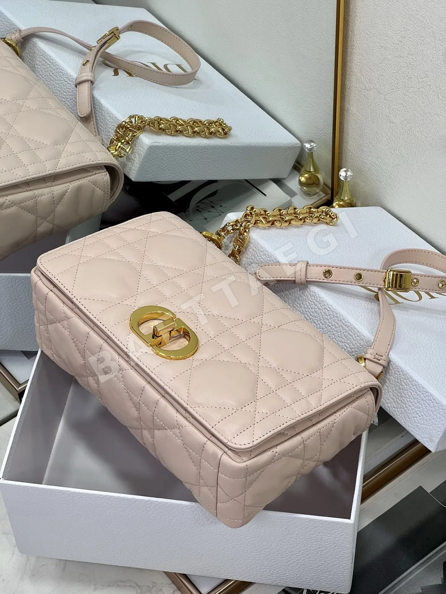 디올 카로 램스킨 숄더백 상세 이미지 6