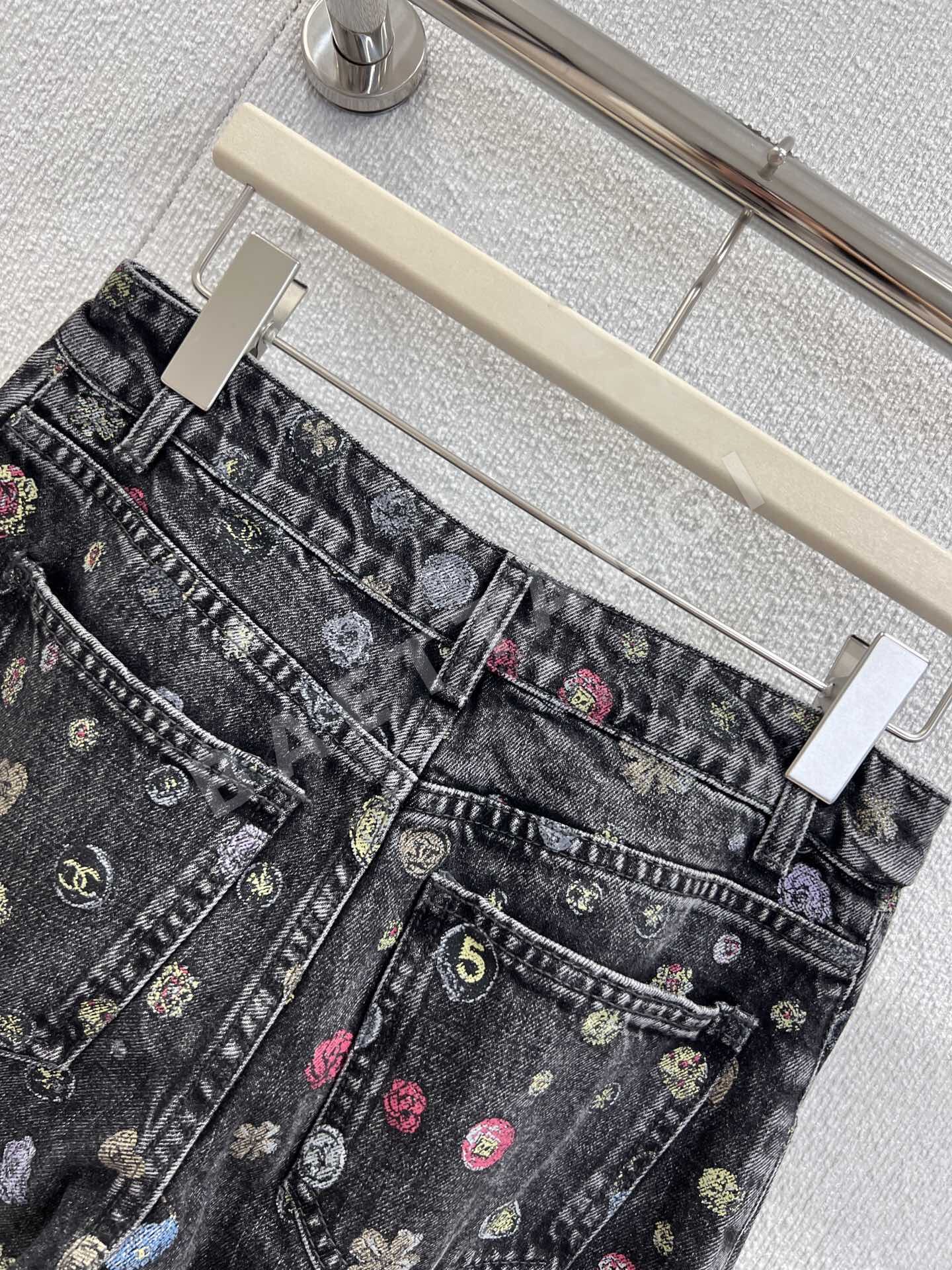 샤넬 메티에다르 그래피티 와이드 레그 데님 바지 상세 이미지 4