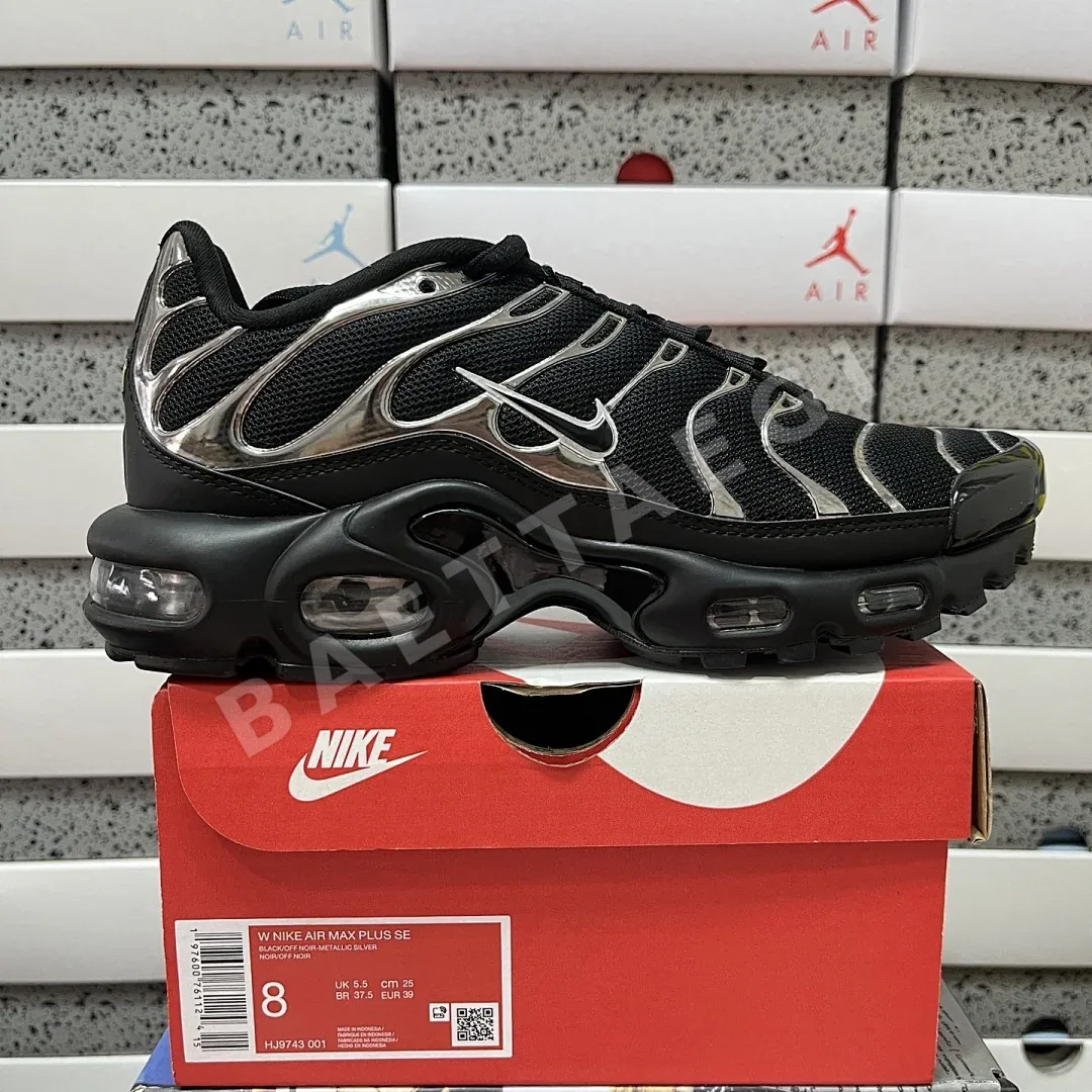 나이키 [DF] 에어 맥스 플러스 SE HJ9743-001 201075 Nike Air Max Plus SE Black Chrome