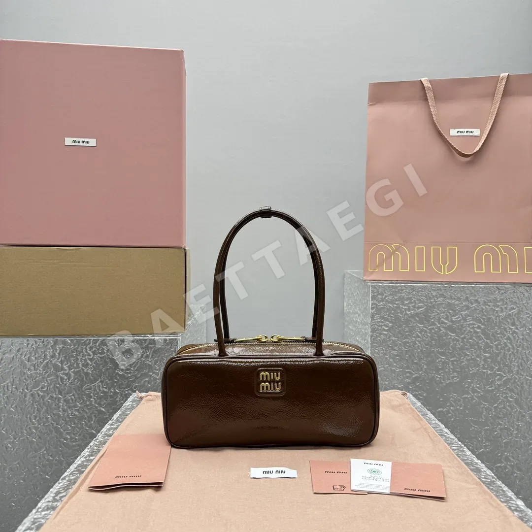 미우미우 브라운 페이턴트 레더 볼링백 68263