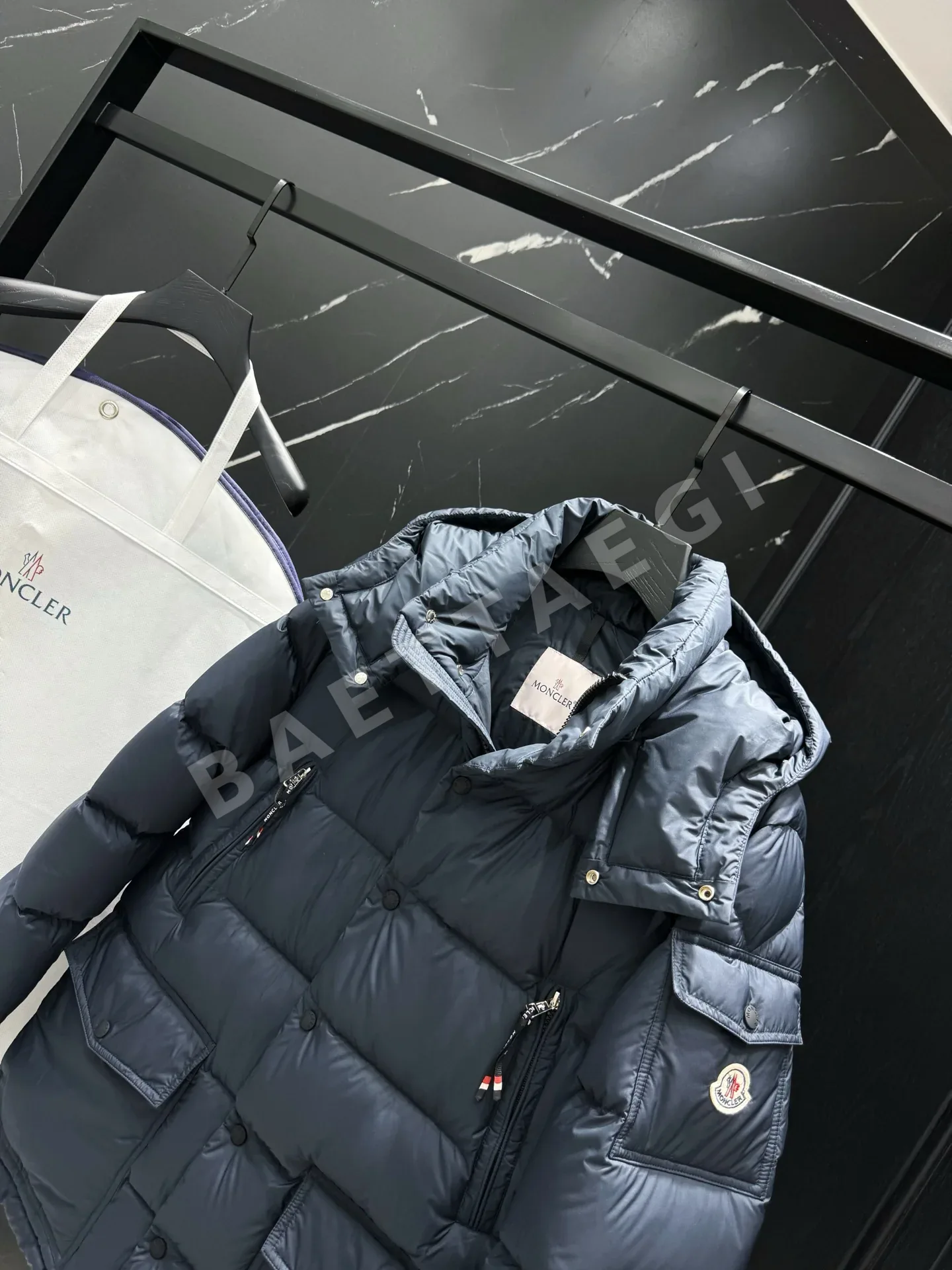 몽클레르 남성 패딩 상세 이미지 6