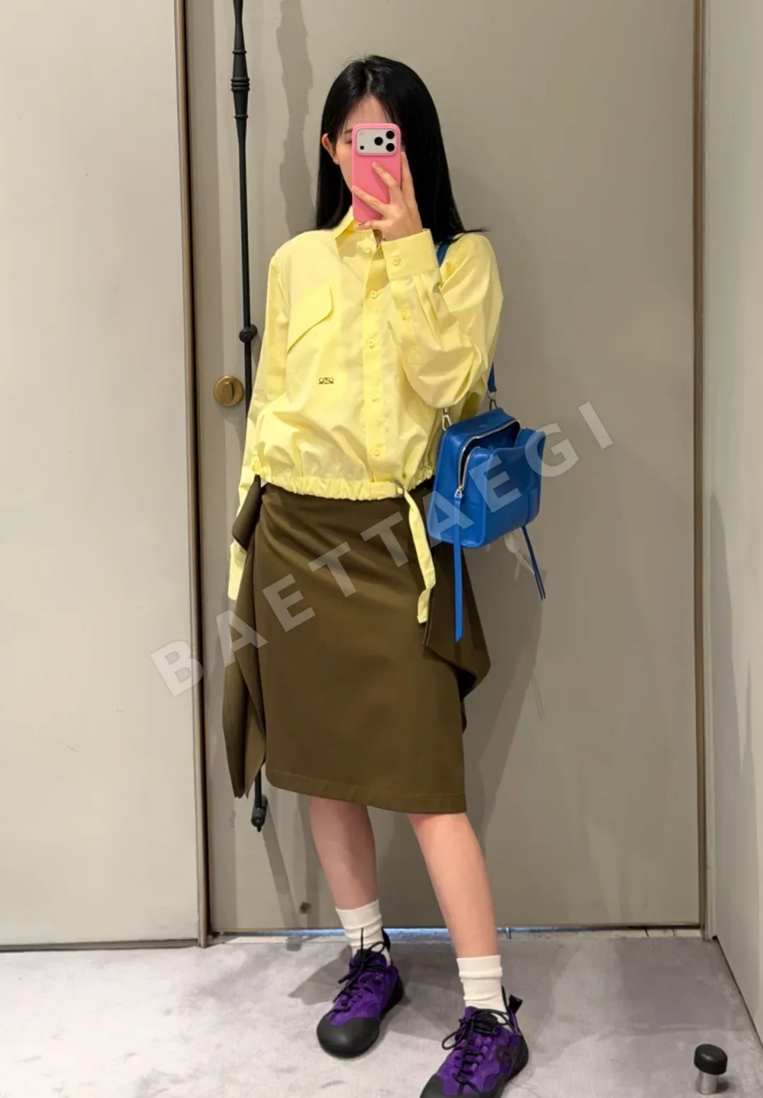 로에베 오리브 그린 이레귤러 미디 스커트 97760