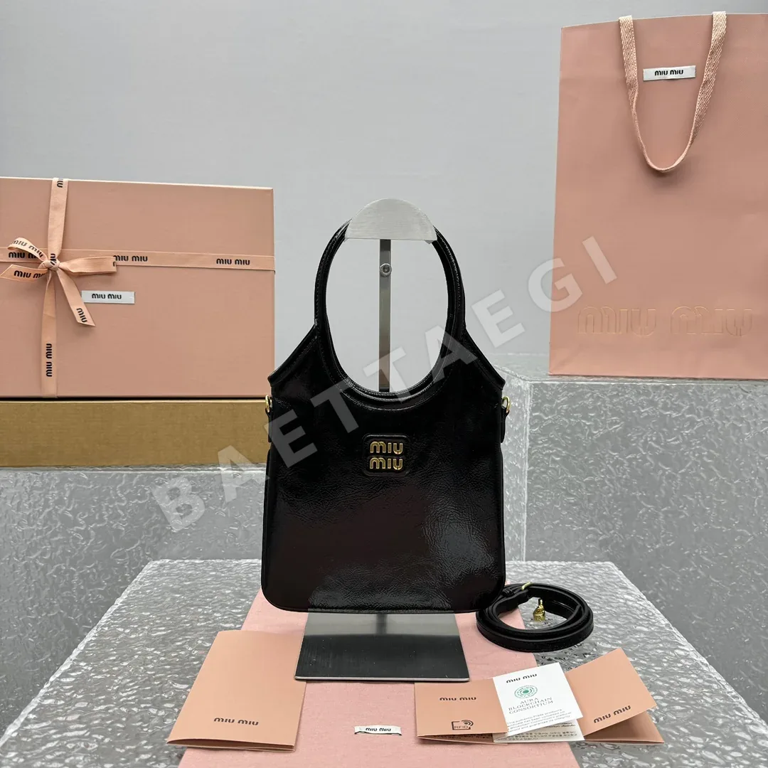 미우미우 페이턴트 레더 미니 호보백 68280