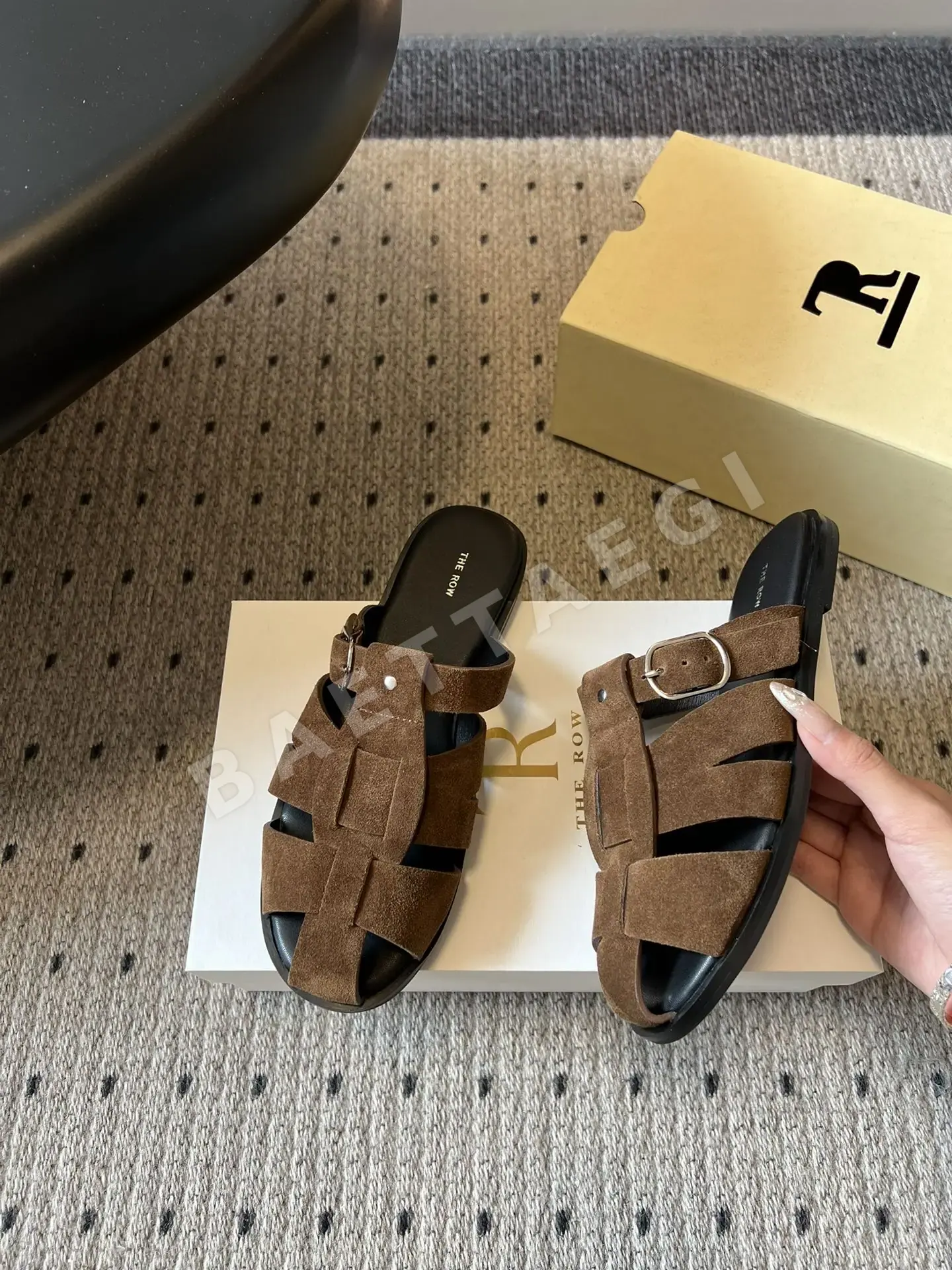 더로우 레트로 꼬임 스웨이드 로마 샌달 상세 이미지 4