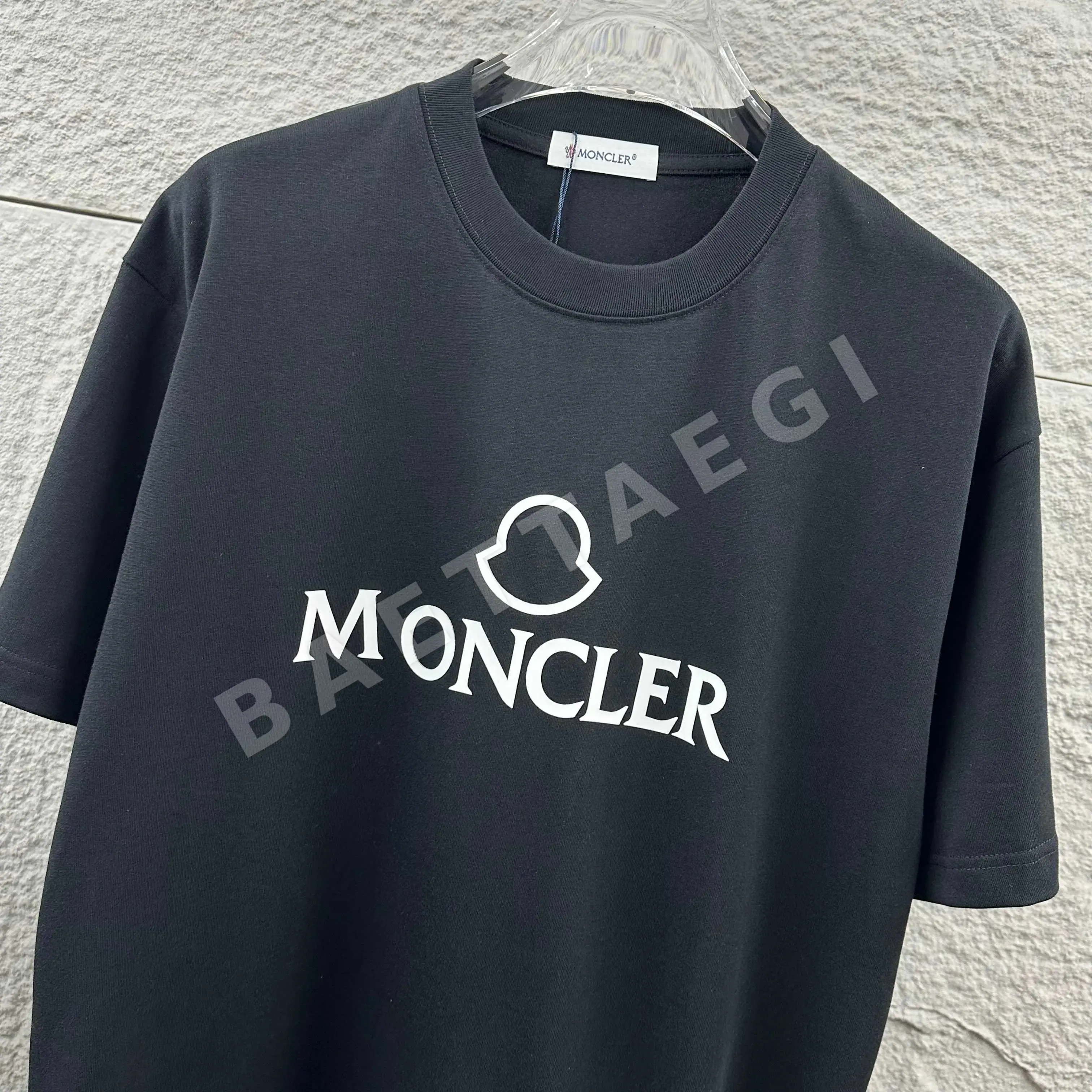 몽클레르 3D 실리콘 가공 코튼 반팔 티셔츠 유니섹스 상세 이미지 4