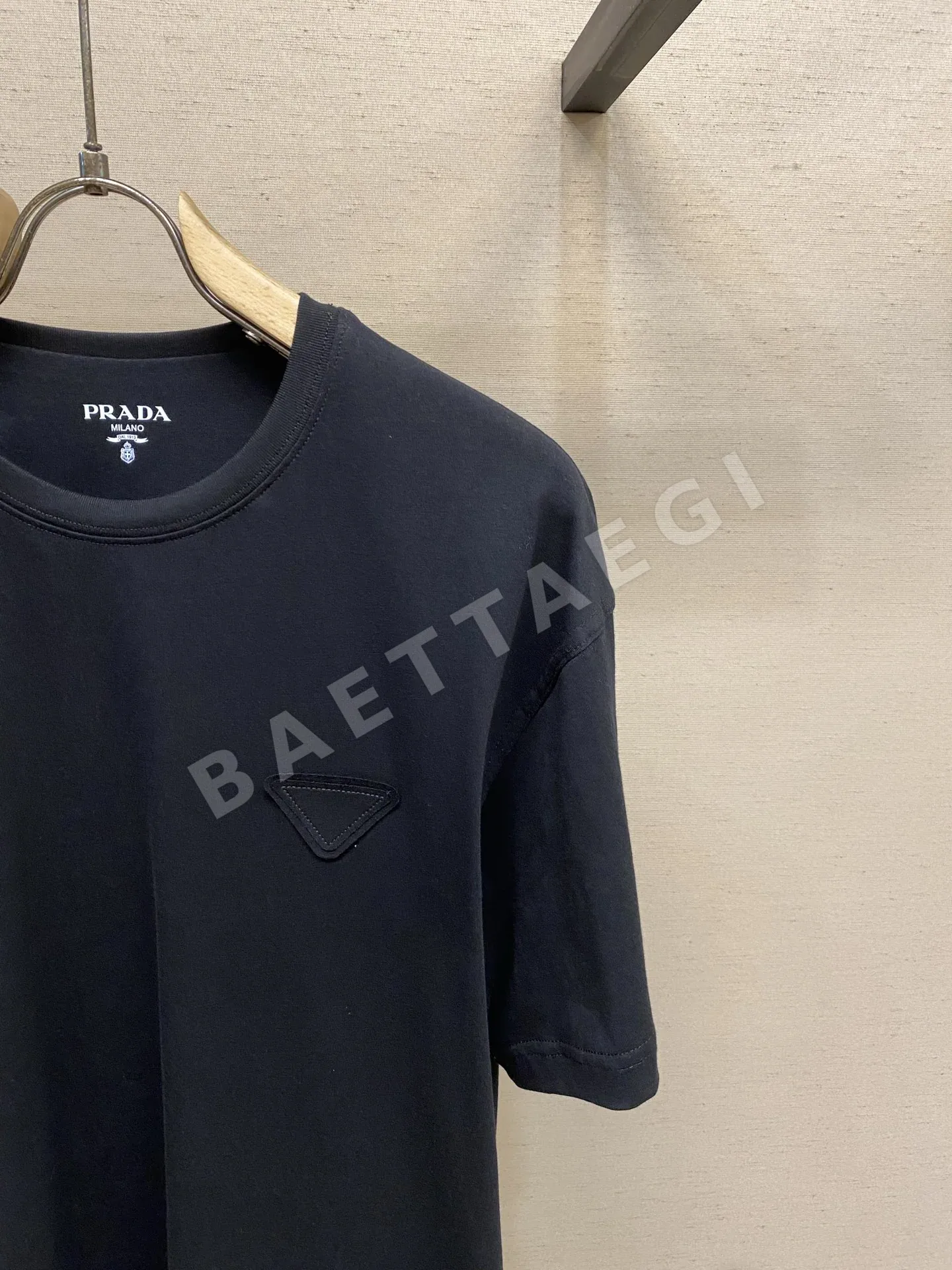프라다 삼각로고 남성 반팔 티셔츠 상세 이미지 5